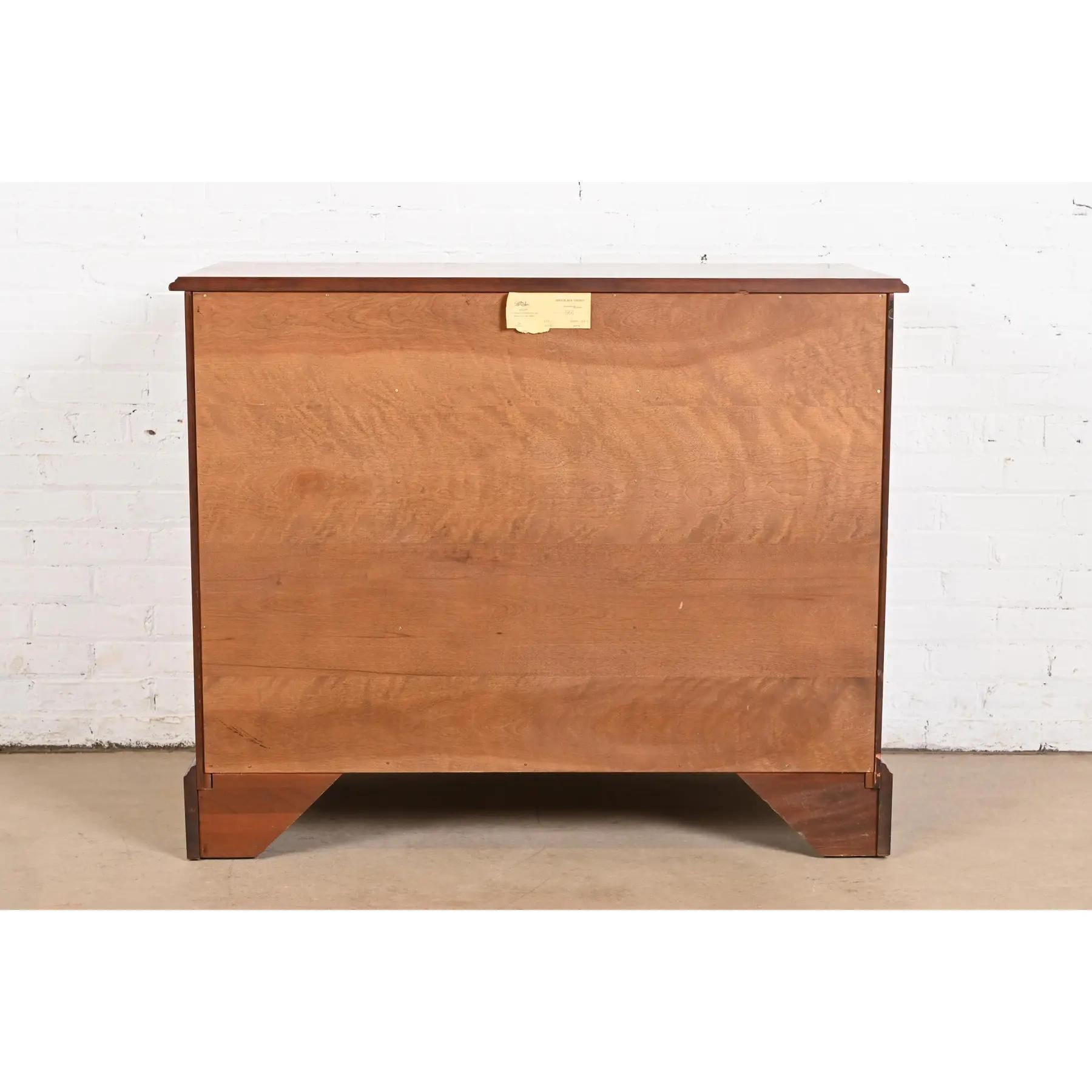 Henkel Harris Georgian Solid Cherry Wood Five-Drawer Dresser or Chest of Drawers For Sale 6