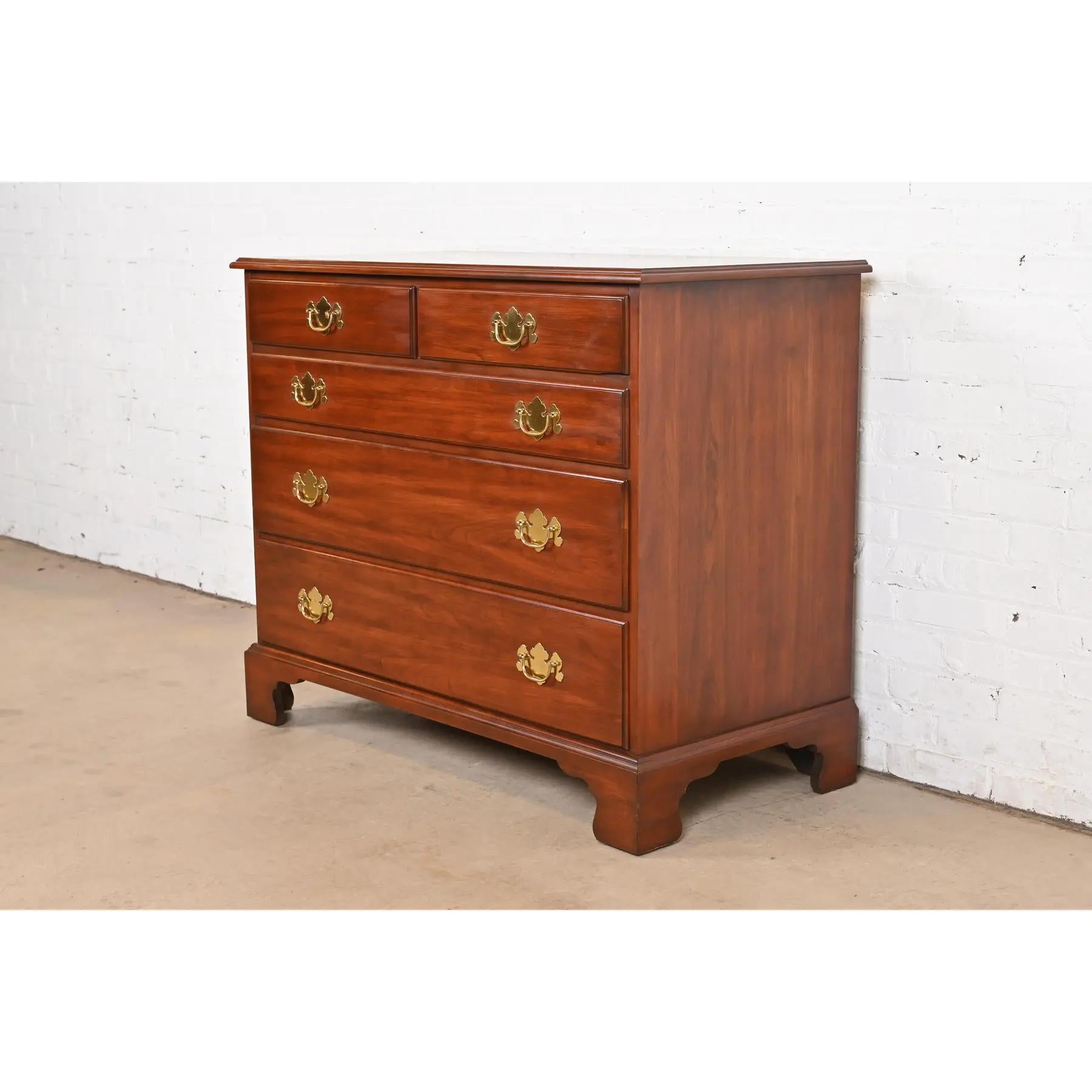 Henkel Harris Georgian Solid Cherry Wood Five-Drawer Dresser or Chest of Drawers In Good Condition For Sale In South Bend, IN