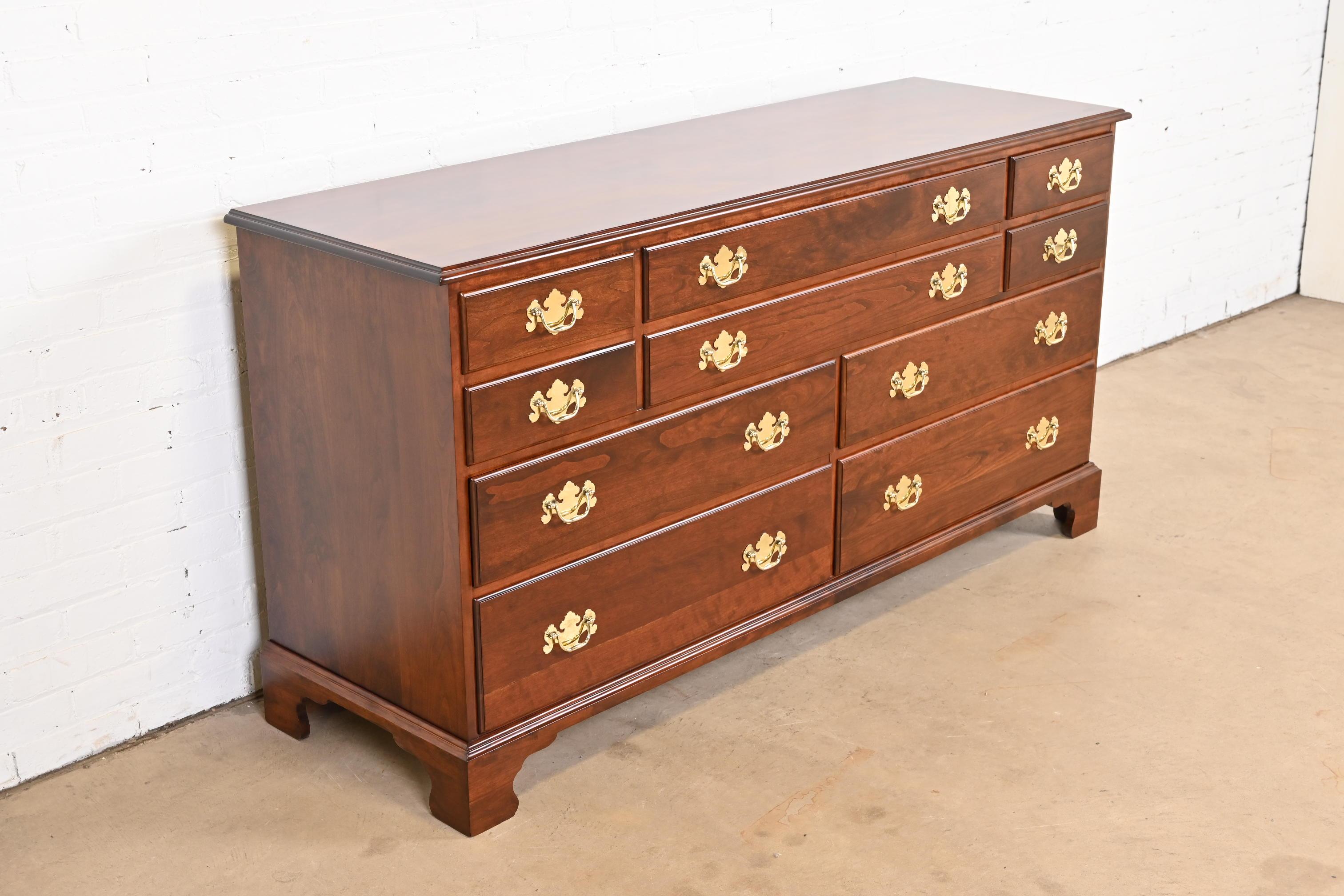 Henkel Harris Georgian Solid Cherry Wood Ten-Drawer Dresser, Newly Refinished In Good Condition For Sale In South Bend, IN