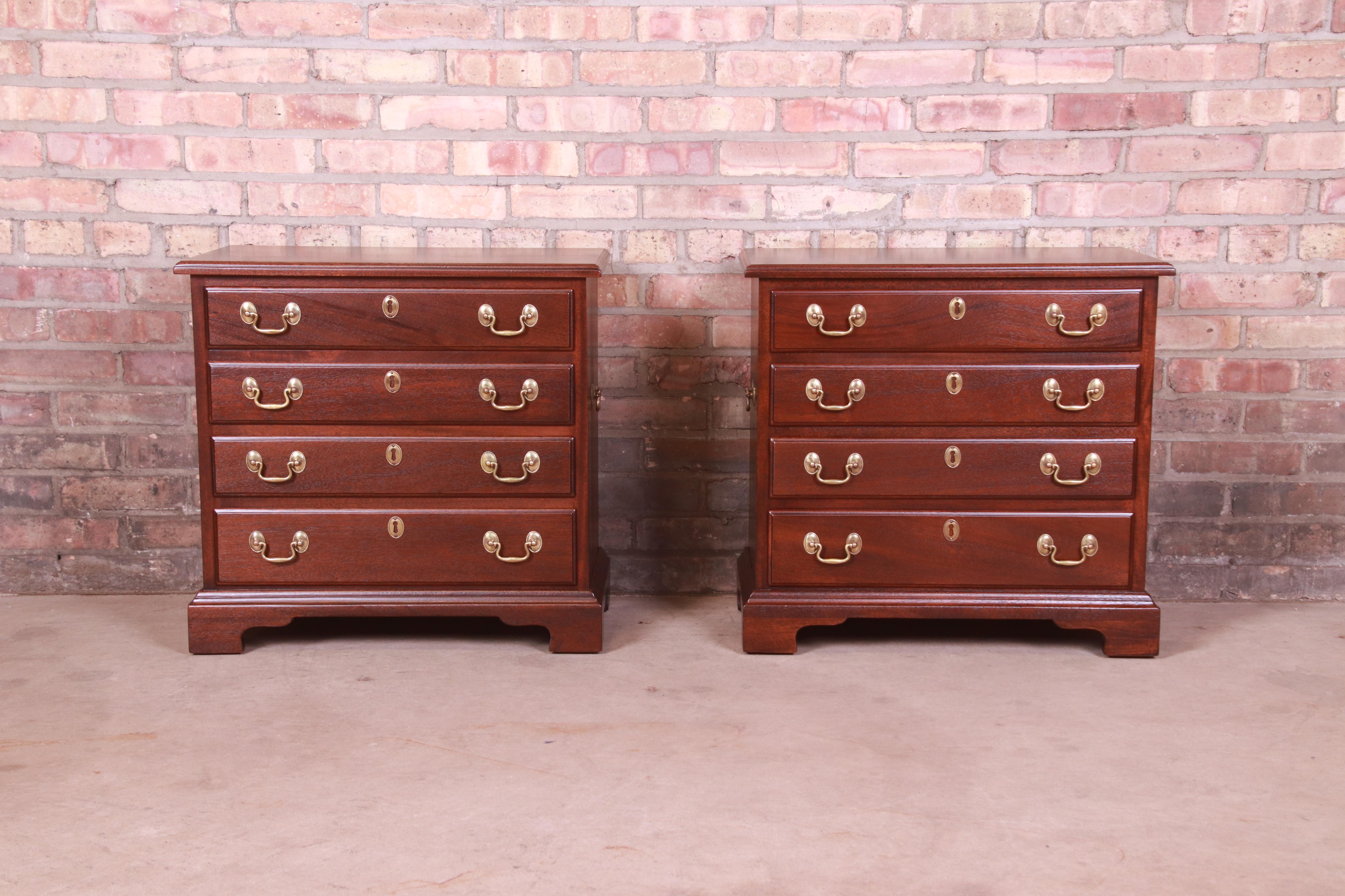 A gorgeous pair of Georgian style four-drawer bachelor chests or nightstands

By Henkel Harris

USA, Circa 1980s

Solid mahogany, with original brass hardware.

Measures: 24