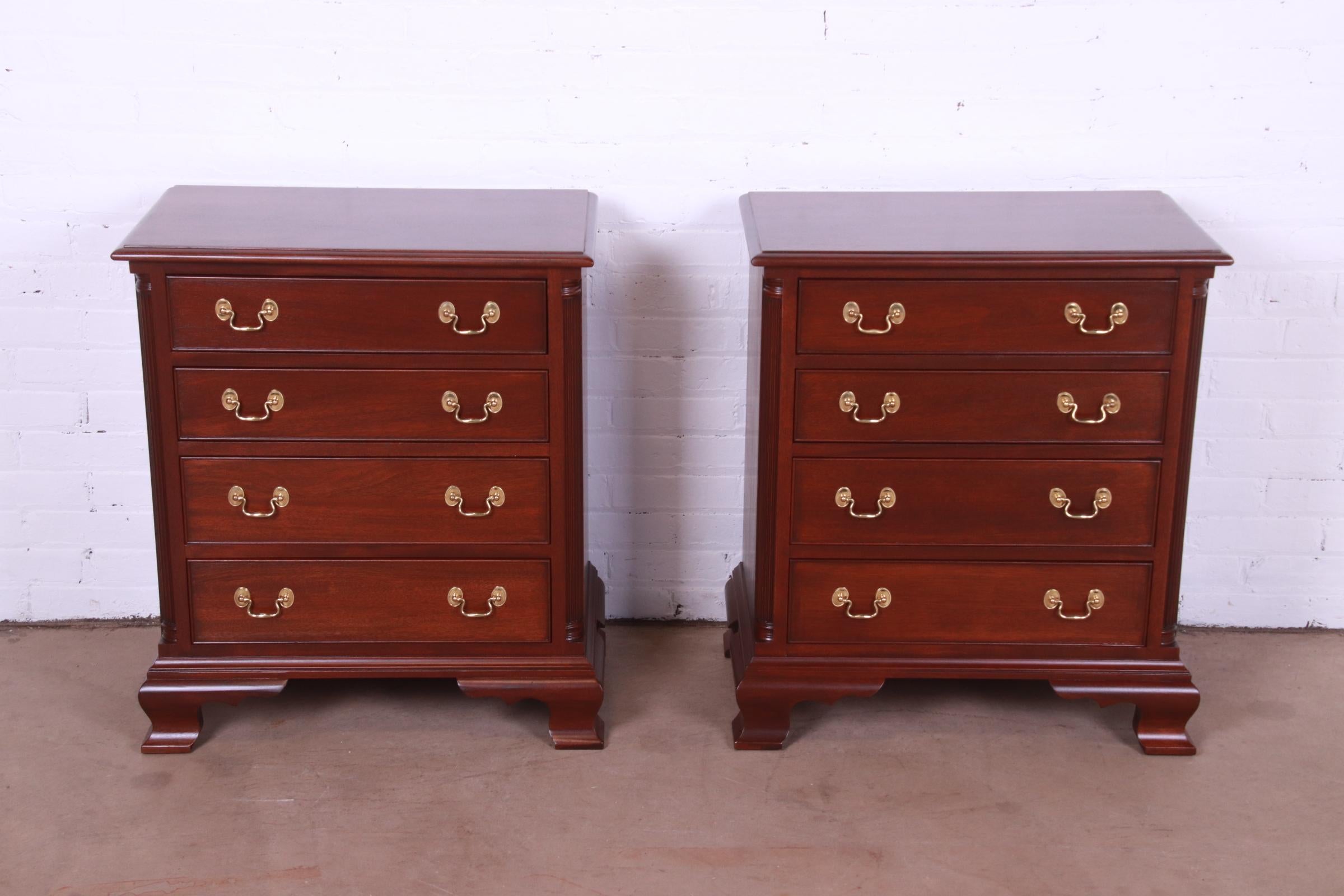 A gorgeous pair of Georgian style four-drawer bachelor chests or nightstands

By Henkel Harris

USA, 1991

Solid mahogany, with original brass hardware.

Measures: 27
