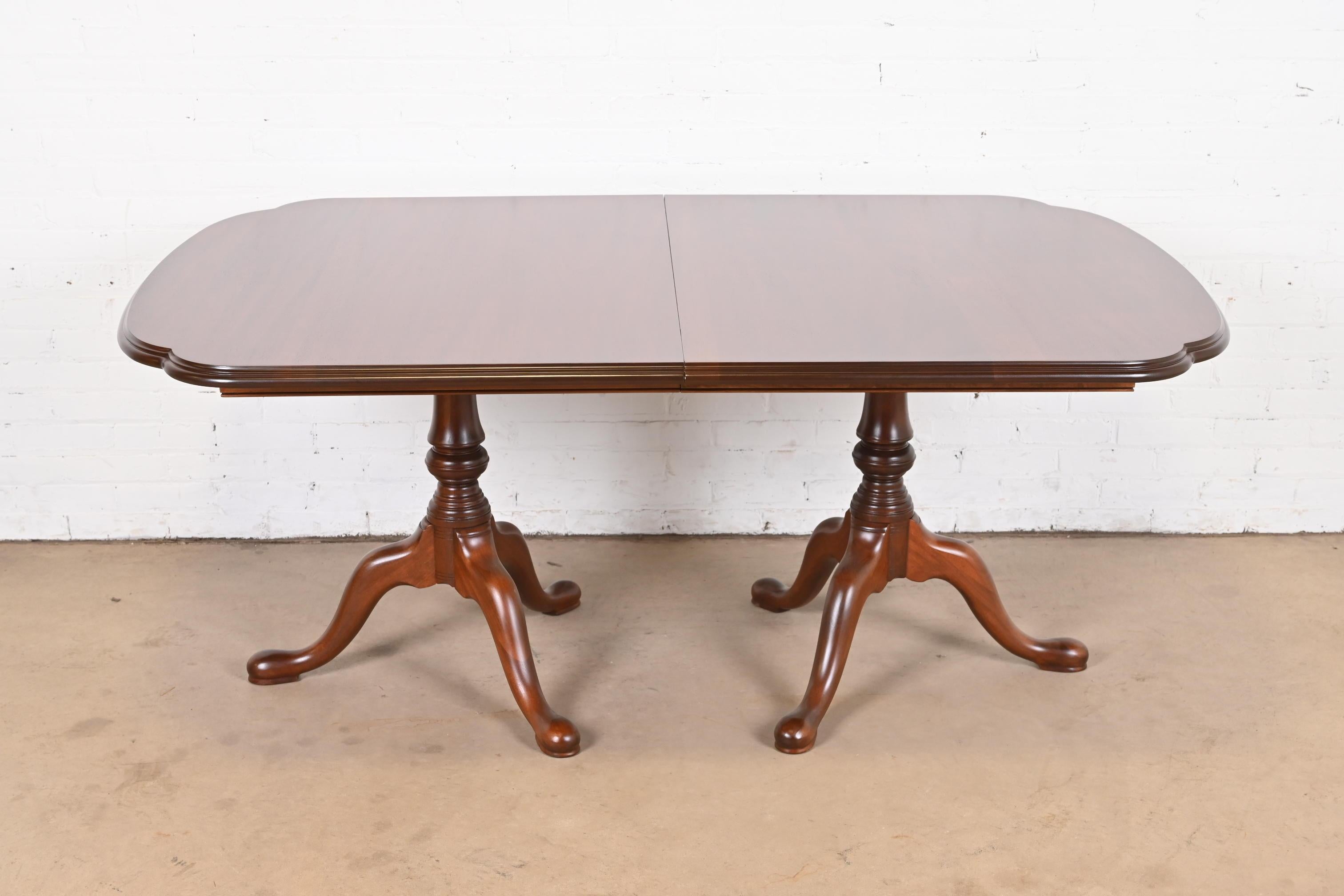 Henkel Harris Georgian Solid Mahogany Double Pedestal Dining Table, Refinished For Sale 5