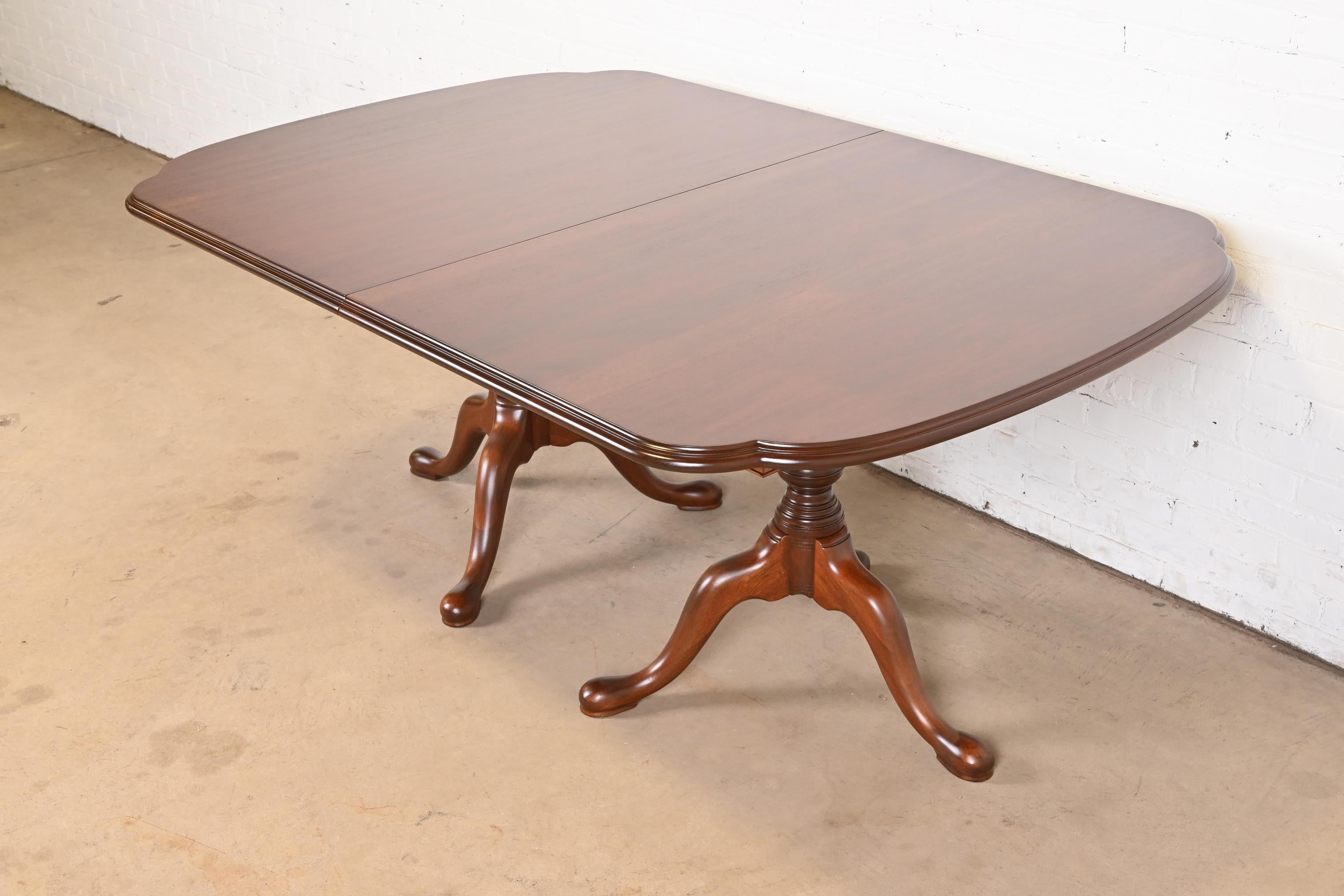 Henkel Harris Georgian Solid Mahogany Double Pedestal Dining Table, Refinished For Sale 6