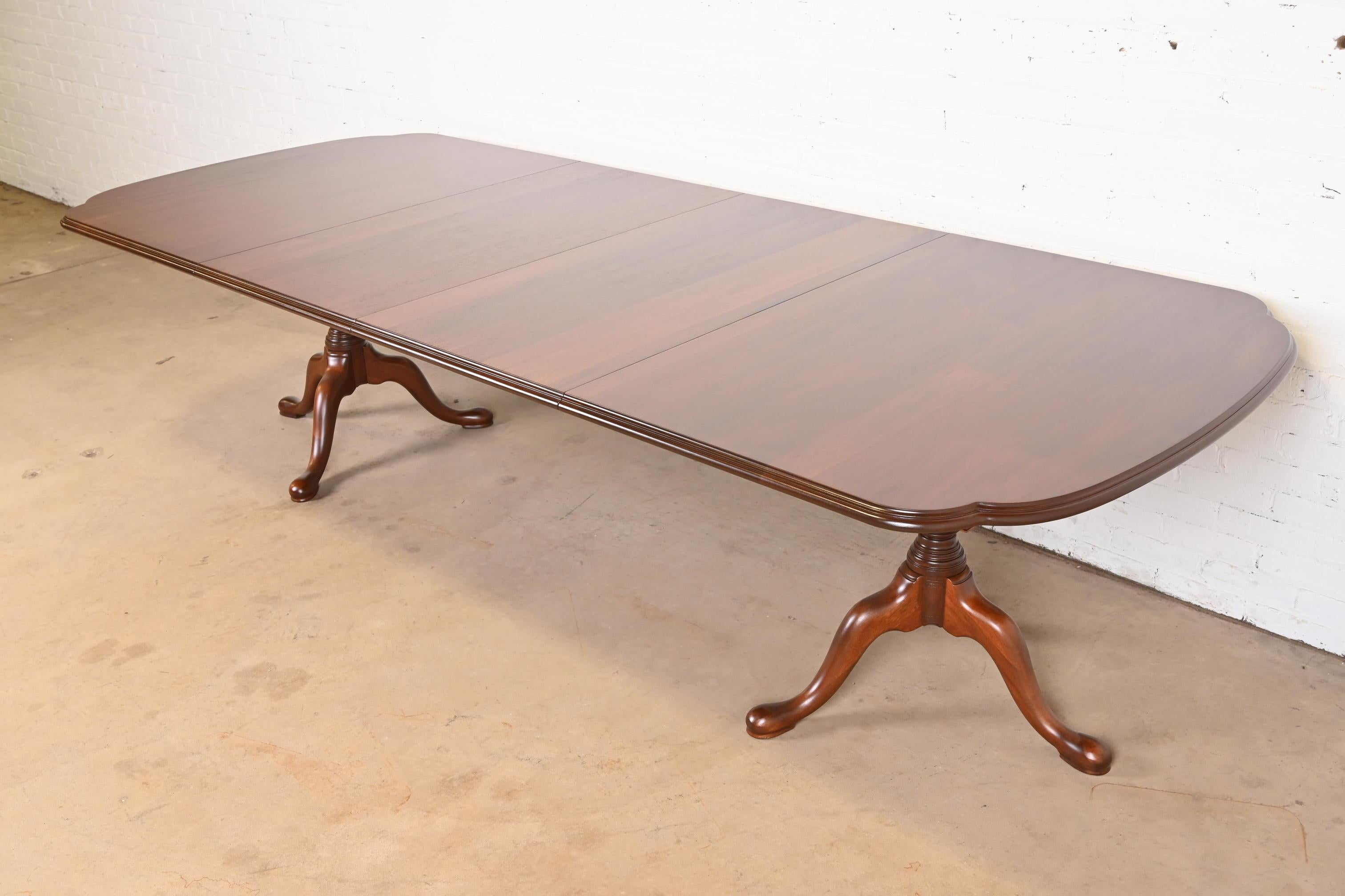 An exceptional Georgian, Chippendale, or Queen Anne style solid mahogany double pedestal extension dining table

By Henkel Harris

USA, 2000

Measures: 71.5