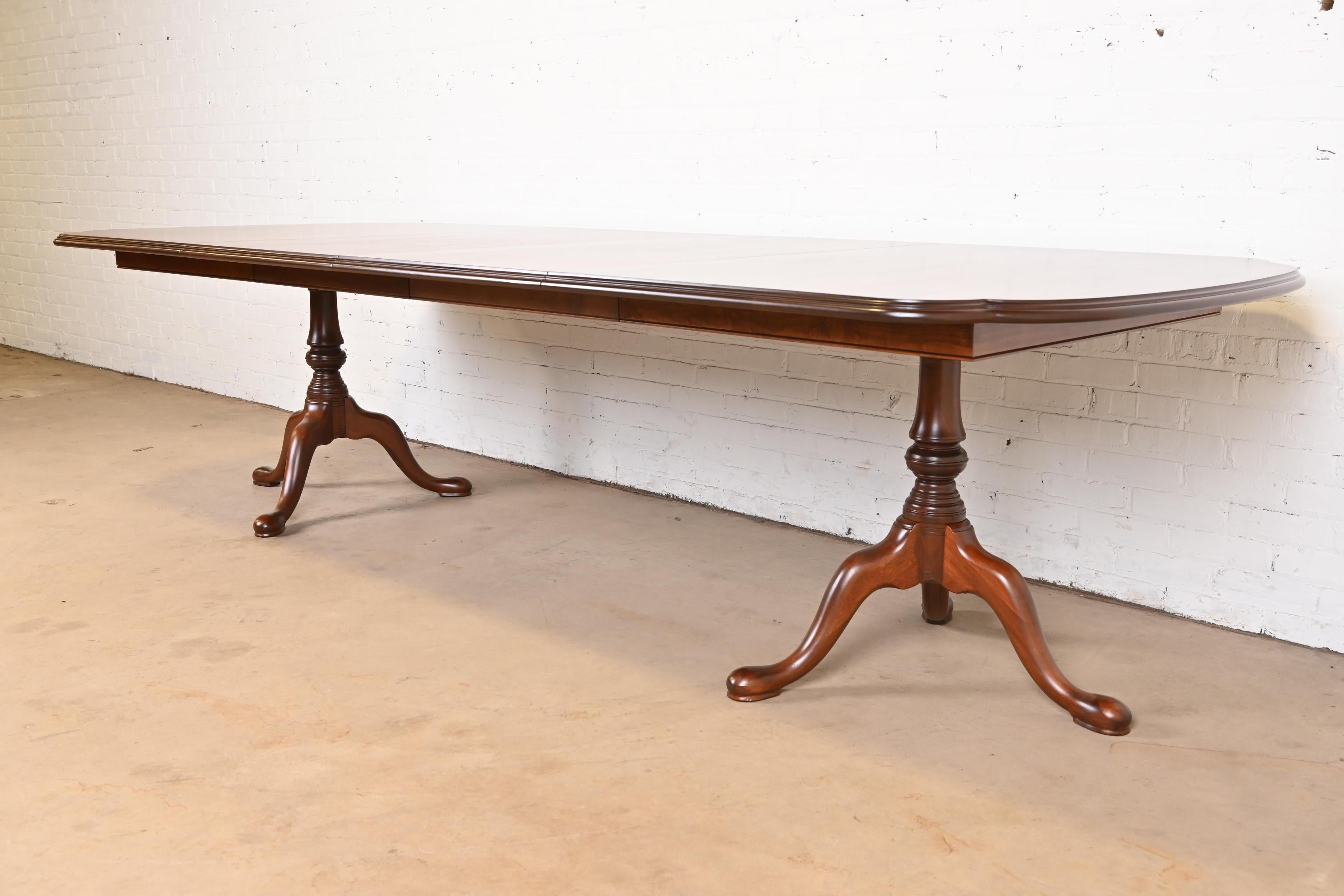 American Henkel Harris Georgian Solid Mahogany Double Pedestal Dining Table, Refinished For Sale