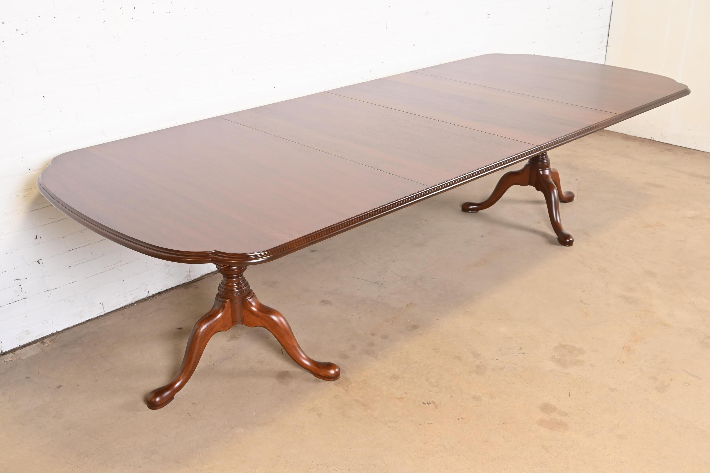 Henkel Harris Georgian Solid Mahogany Double Pedestal Dining Table, Refinished For Sale 1