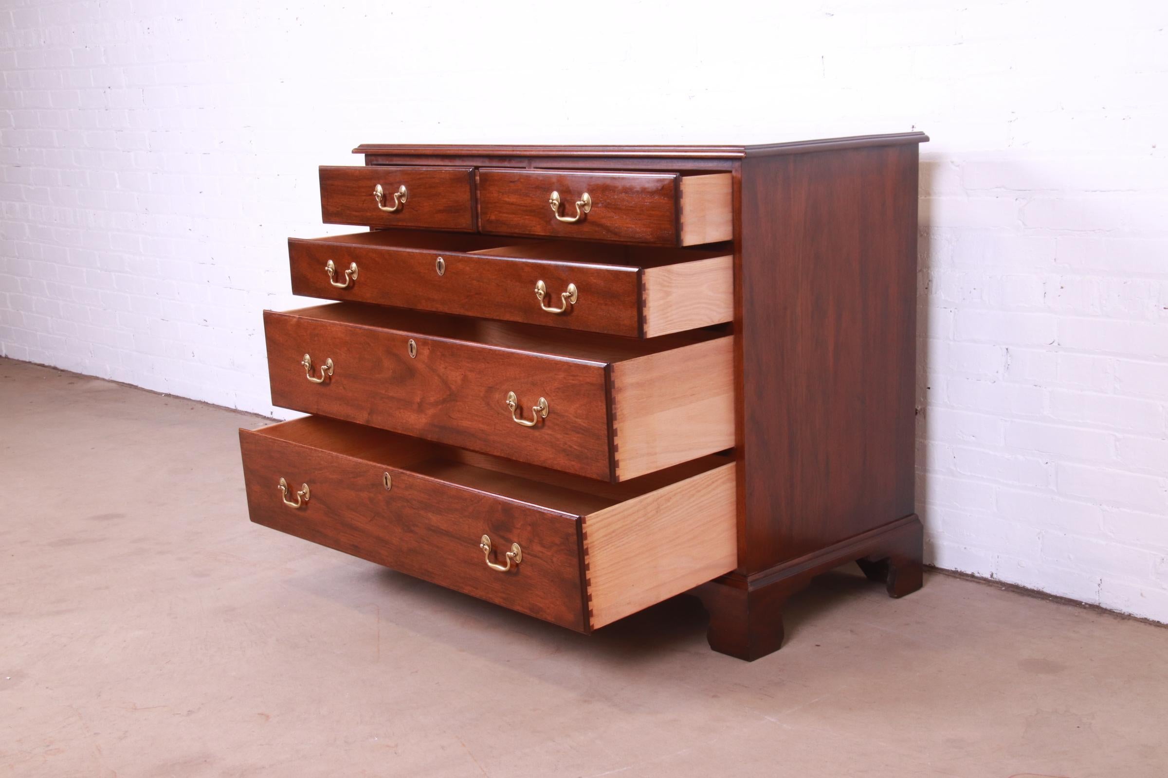 Henkel Harris Georgian Solid Mahogany Dresser Chest, 1969 In Good Condition In South Bend, IN