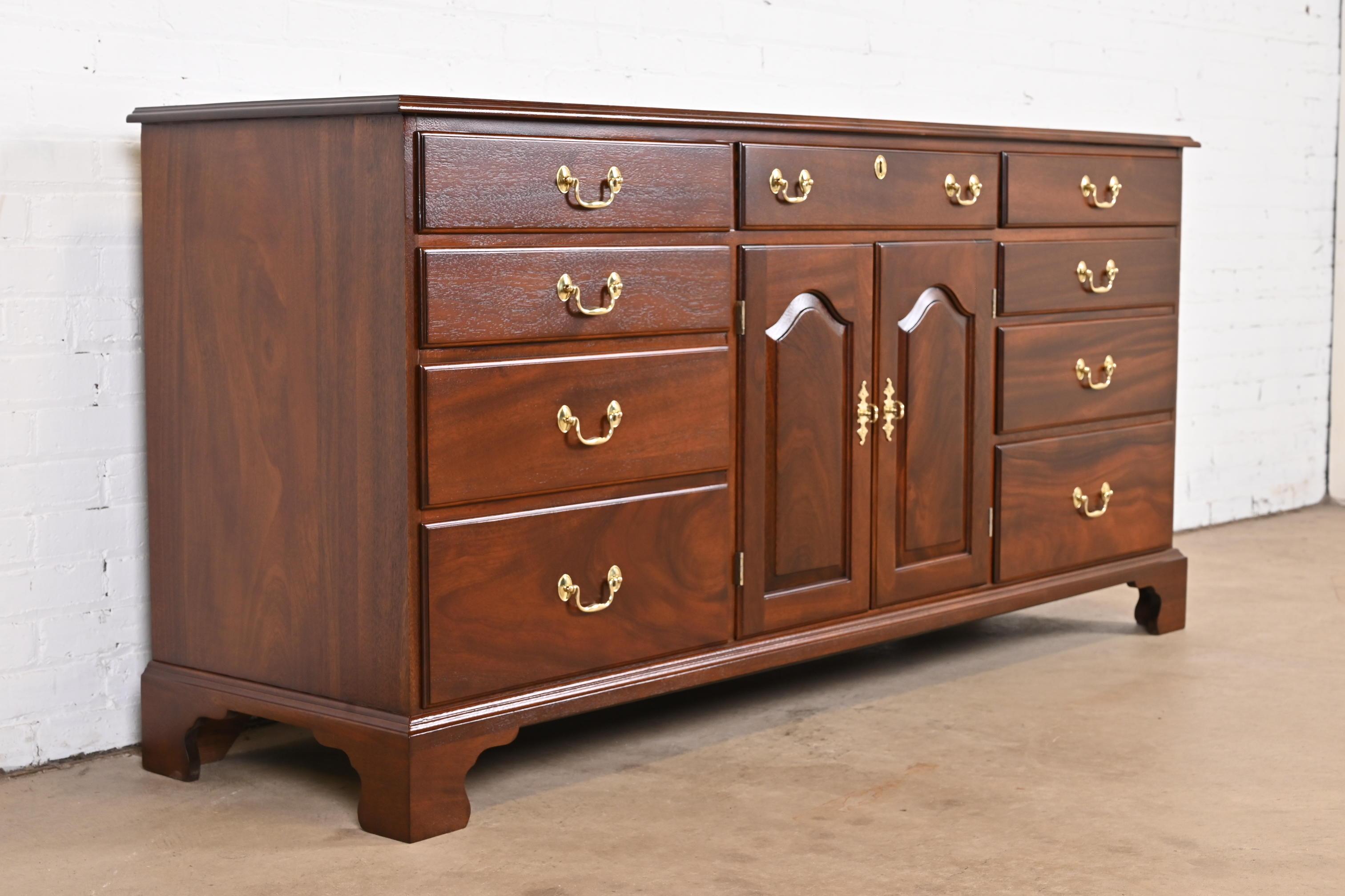 Henkel Harris Georgian Solid Mahogany Dresser or Credenza, Newly Refinished In Good Condition For Sale In South Bend, IN