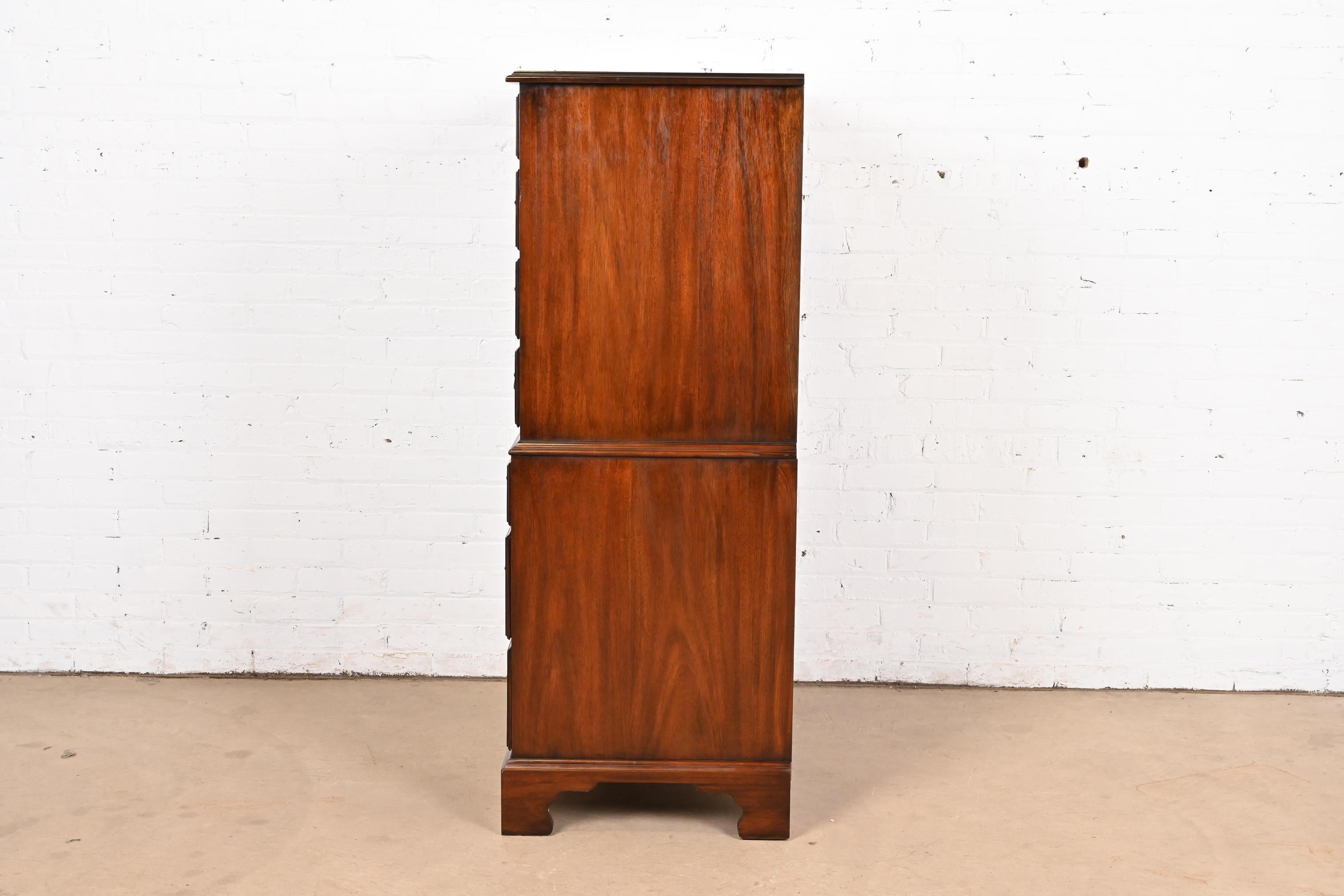 Comò a otto cassetti in mogano massiccio Henkel Harris, 1973 in vendita 4