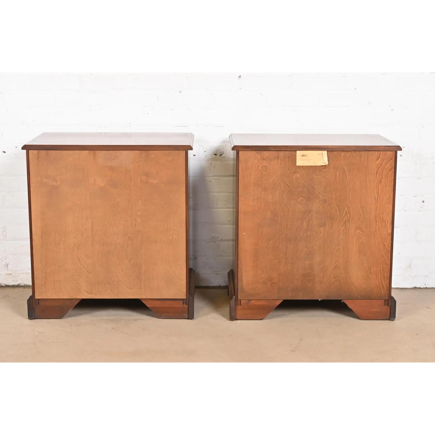 Henkel Harris Georgian Solid Mahogany Nightstands, Pair For Sale 6