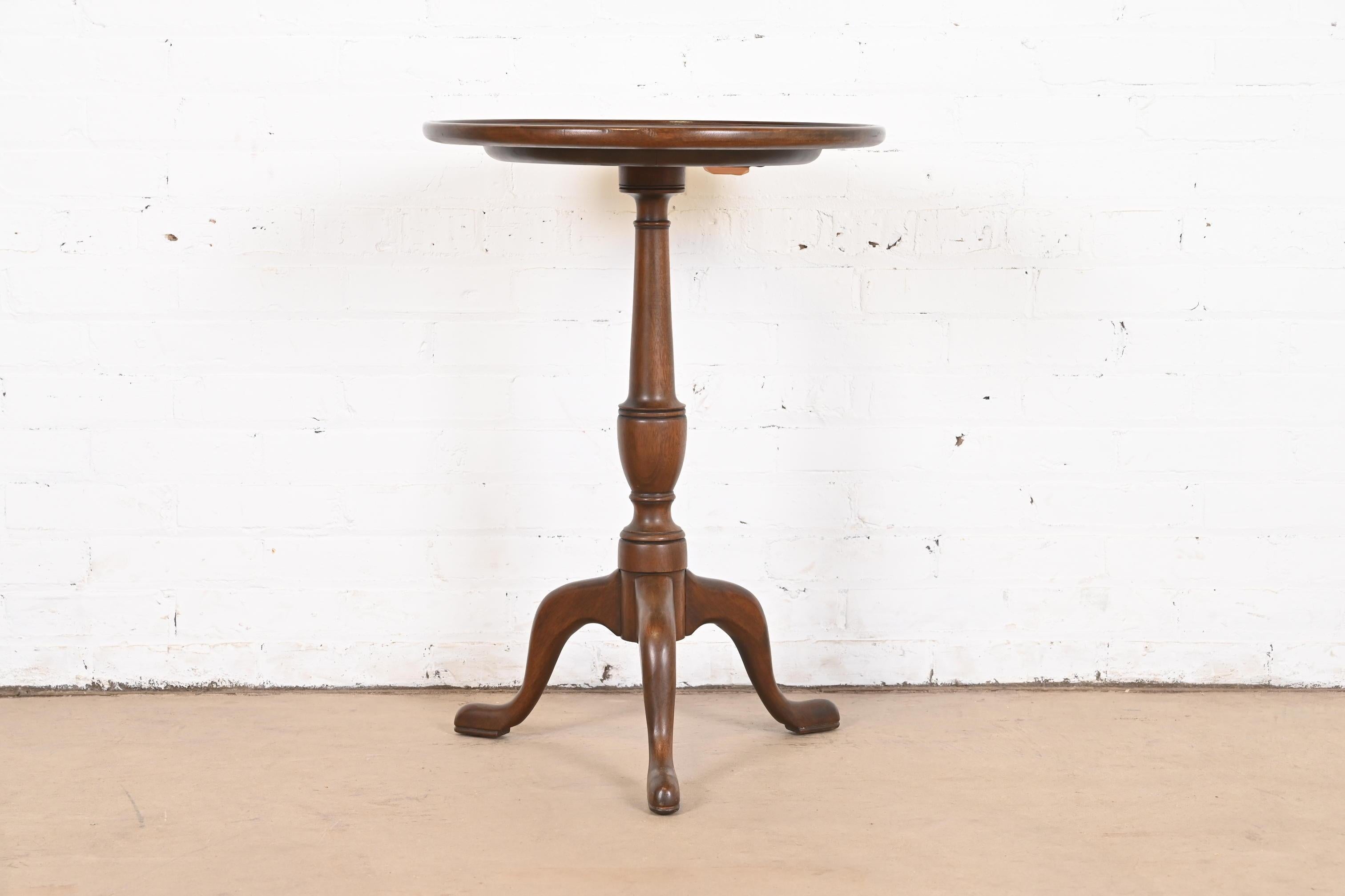 American Henkel Harris Georgian Solid Mahogany Pedestal Tea Table For Sale