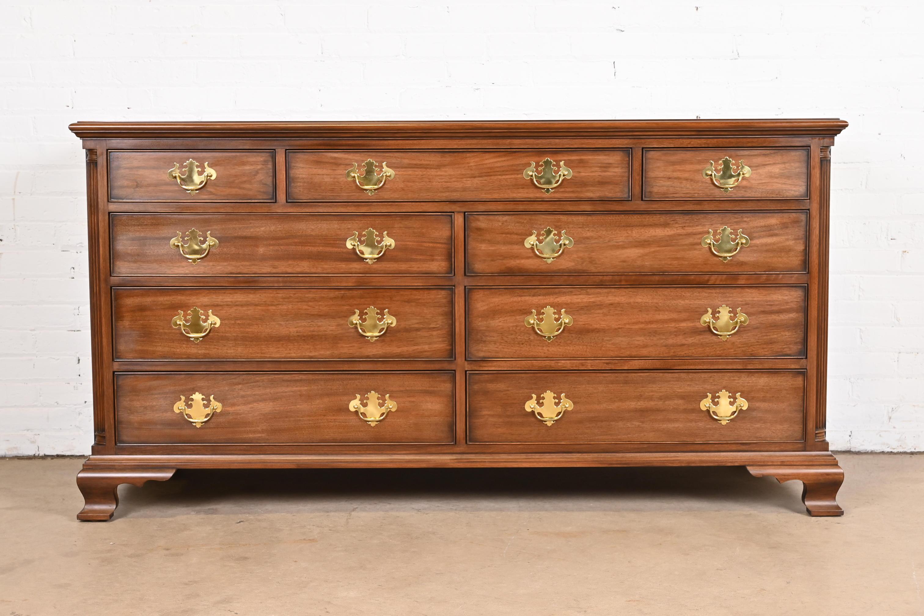 An exceptional Georgian or Chippendale style nine-drawer dresser or credenza

By Henkel Harris

USA, 1990

Solid black walnut, with original brass hardware.

Measures: 66.25