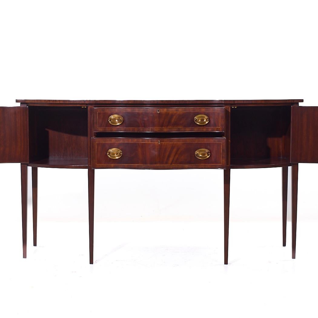 Moderno Credenza in mogano intarsiato di metà secolo di Henkel Harris Hepplewhite in vendita