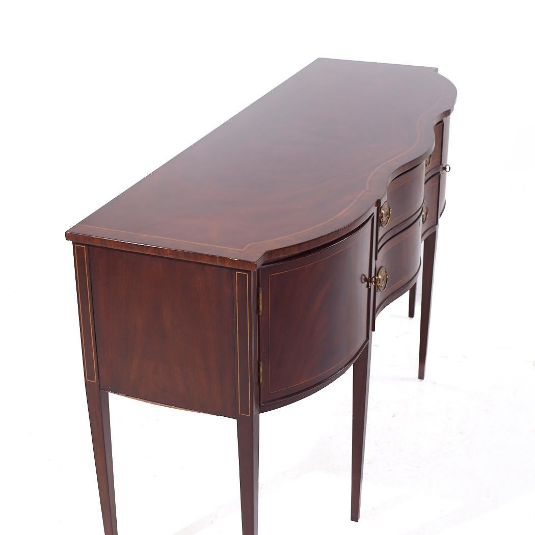 Ottone Credenza in mogano intarsiato di metà secolo di Henkel Harris Hepplewhite in vendita