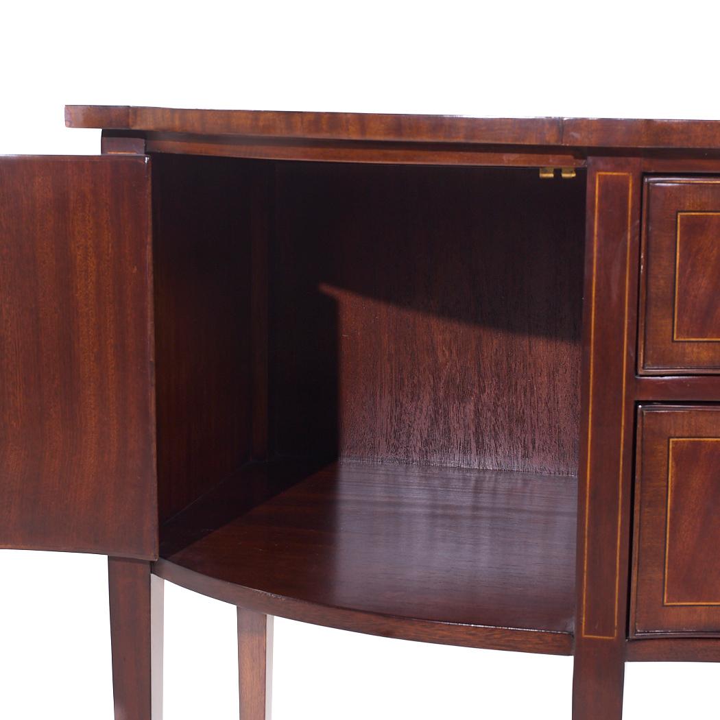 Credenza in mogano intarsiato di metà secolo di Henkel Harris Hepplewhite in vendita 1