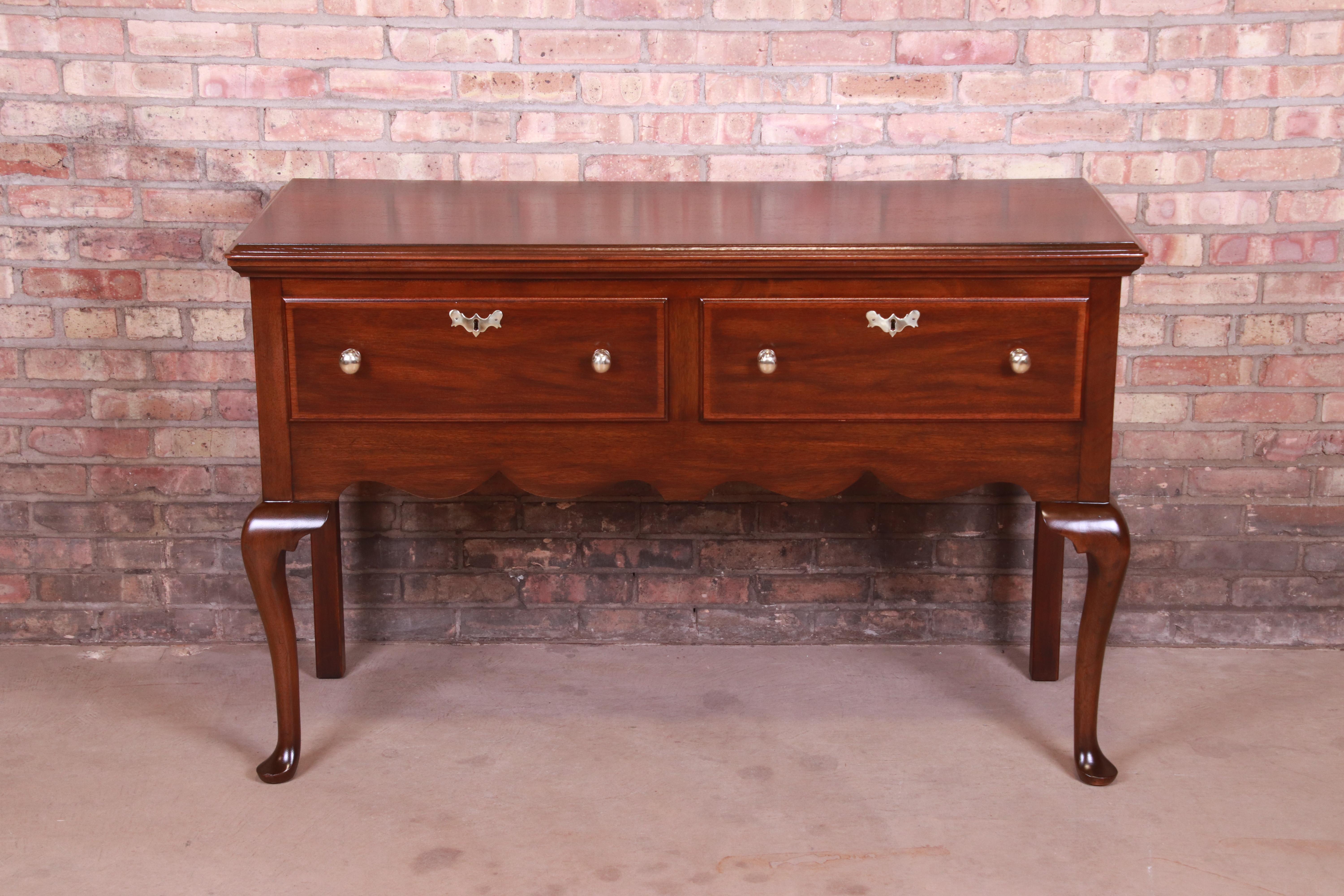 An exceptional Queen Anne style sideboard, buffet server, or console

By Henkel Harris,

USA, Circa 1980s

Mahogany, with original brass hardware. Drawers lock, and original key is included.

Measures: 53.5