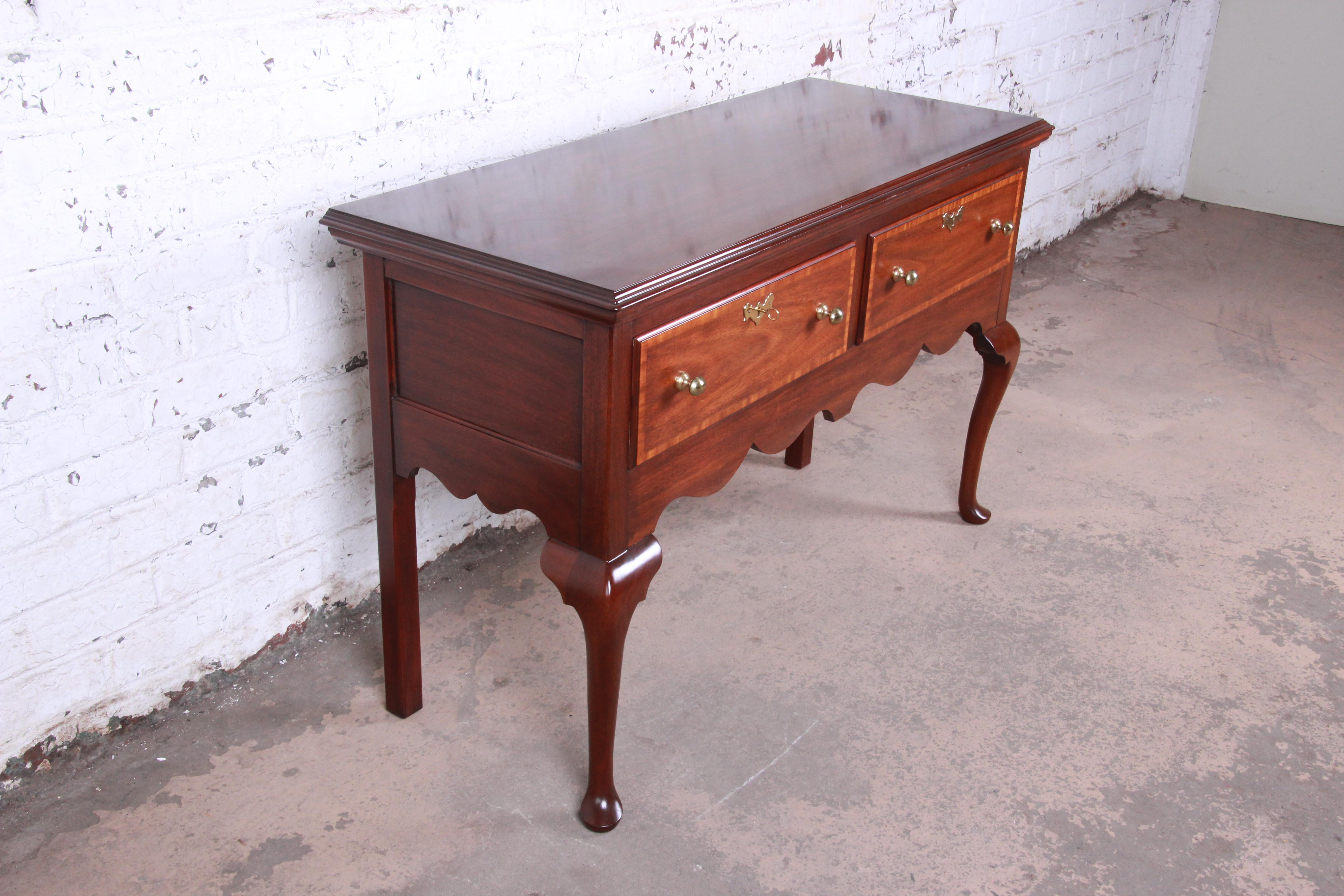 Henkel Harris Mahogany Queen Anne Sideboard Buffet Server In Good Condition In South Bend, IN