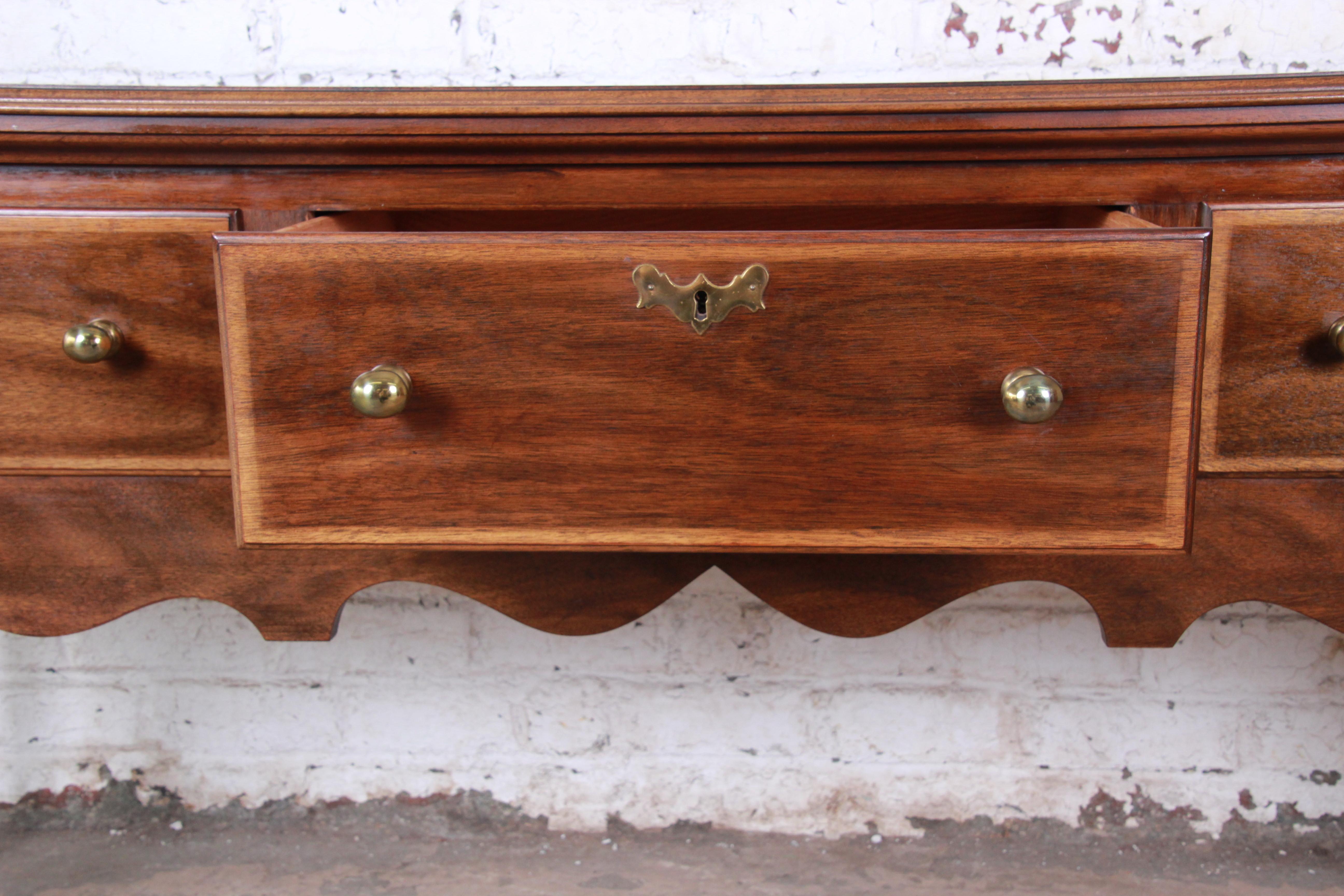 Henkel Harris Mahogany Queen Anne Sideboard Credenza In Good Condition In South Bend, IN
