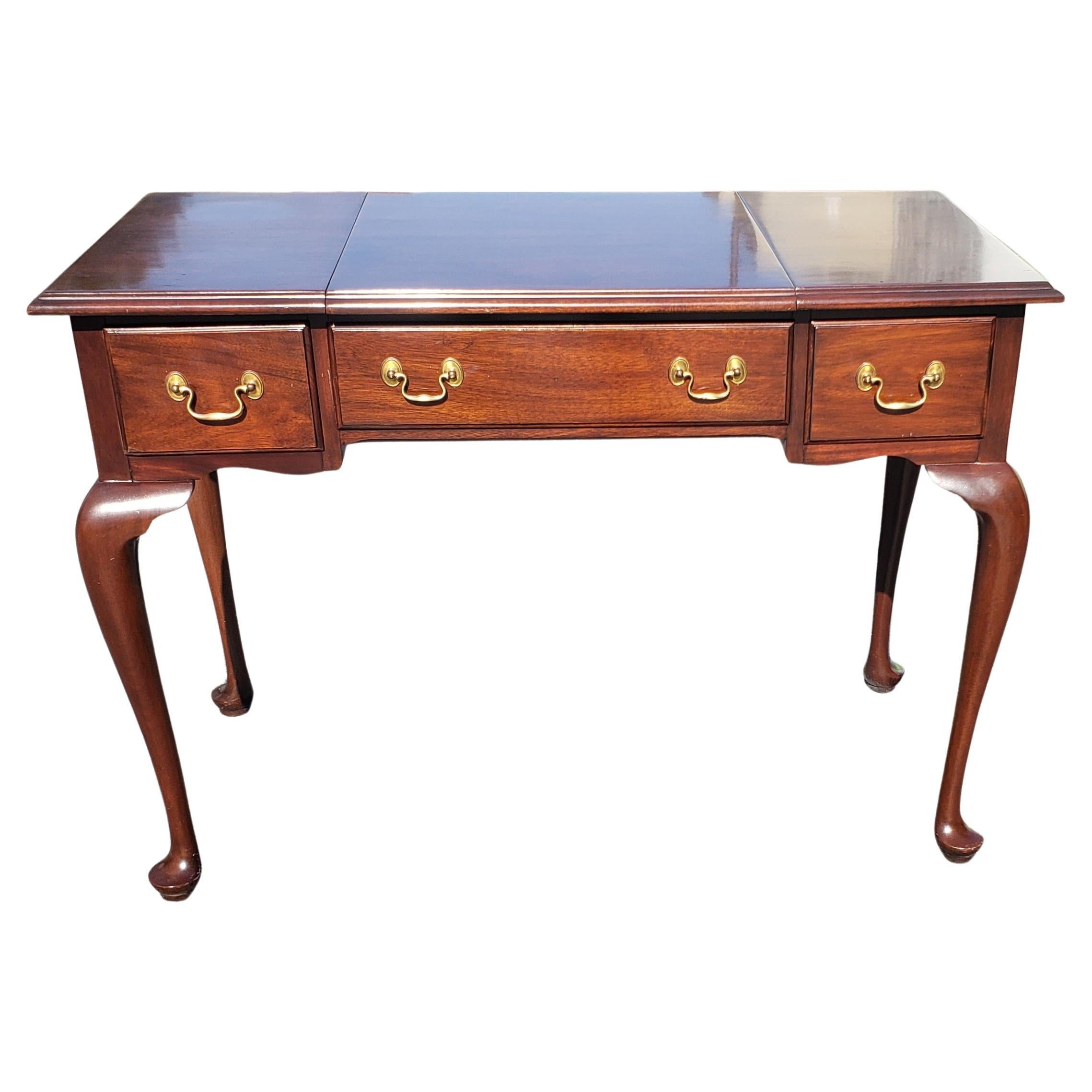 Henkel Harris Virginia Galleries mahogany vanity, dressing table or writing desk with fliptop Mirror in the Queen Anne style.
Measures 42