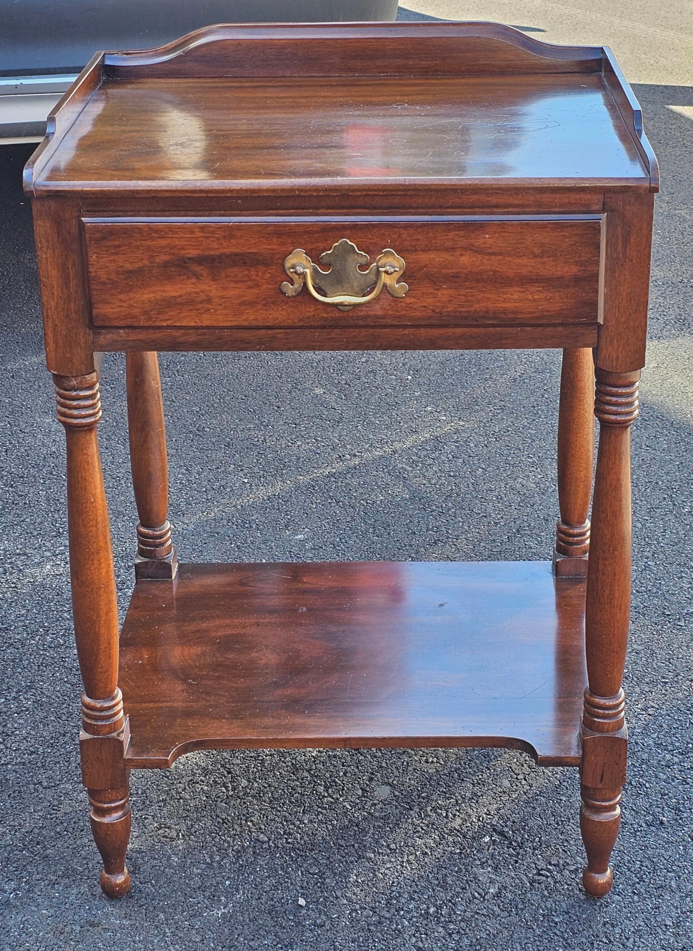 Henkel-Harris Mid-Century Solid Genuine Mahogany Bedside Table or Washstand In Good Condition For Sale In Germantown, MD