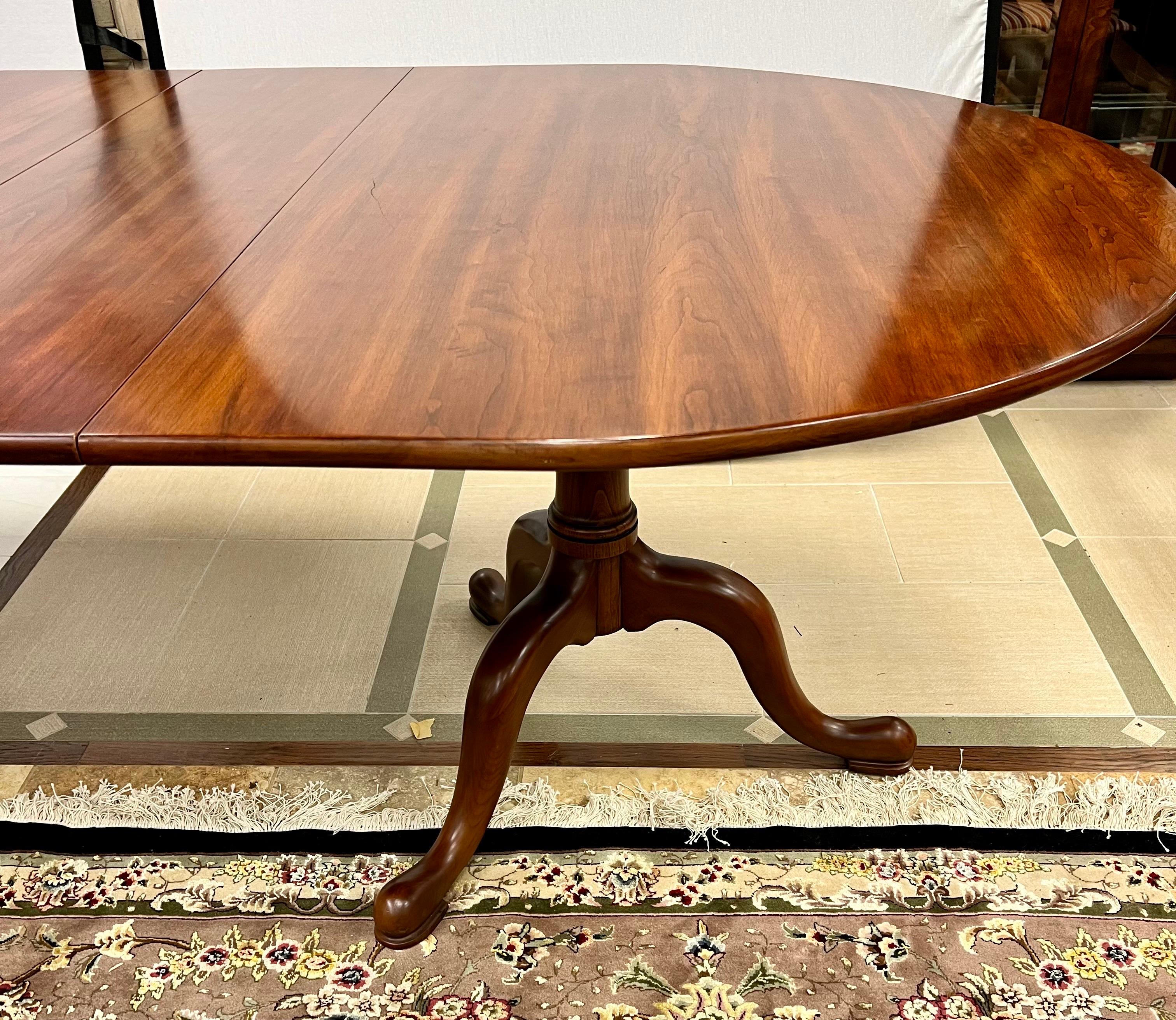 Magnificent Henkel Harris Virginia Galleries double pedestal Queen Anne style dining room table.
The oval table features four 12