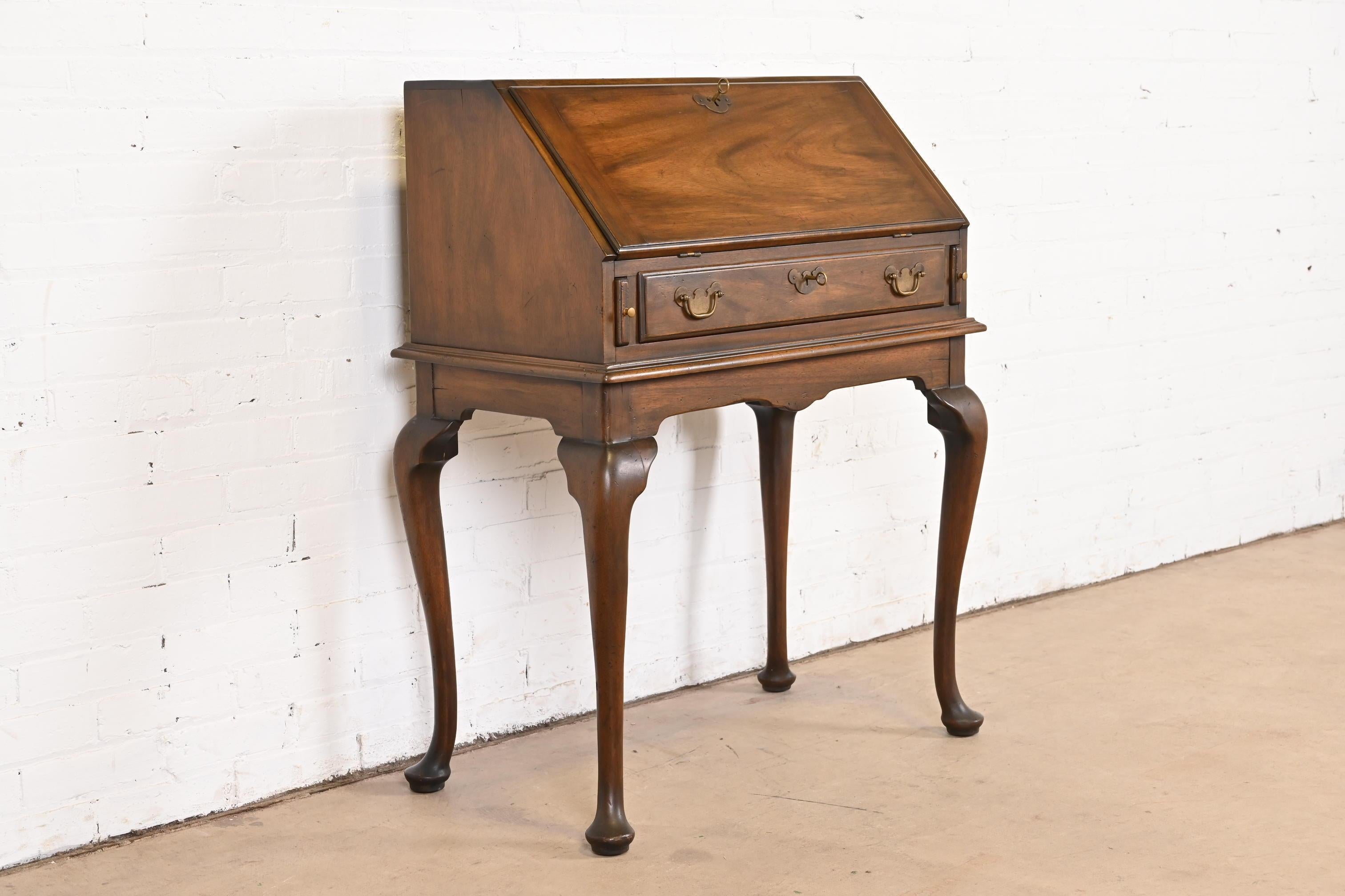 Henkel Harris Queen Anne Lady Astor Solid Mahogany Slant Front Writing Desk In Good Condition For Sale In South Bend, IN