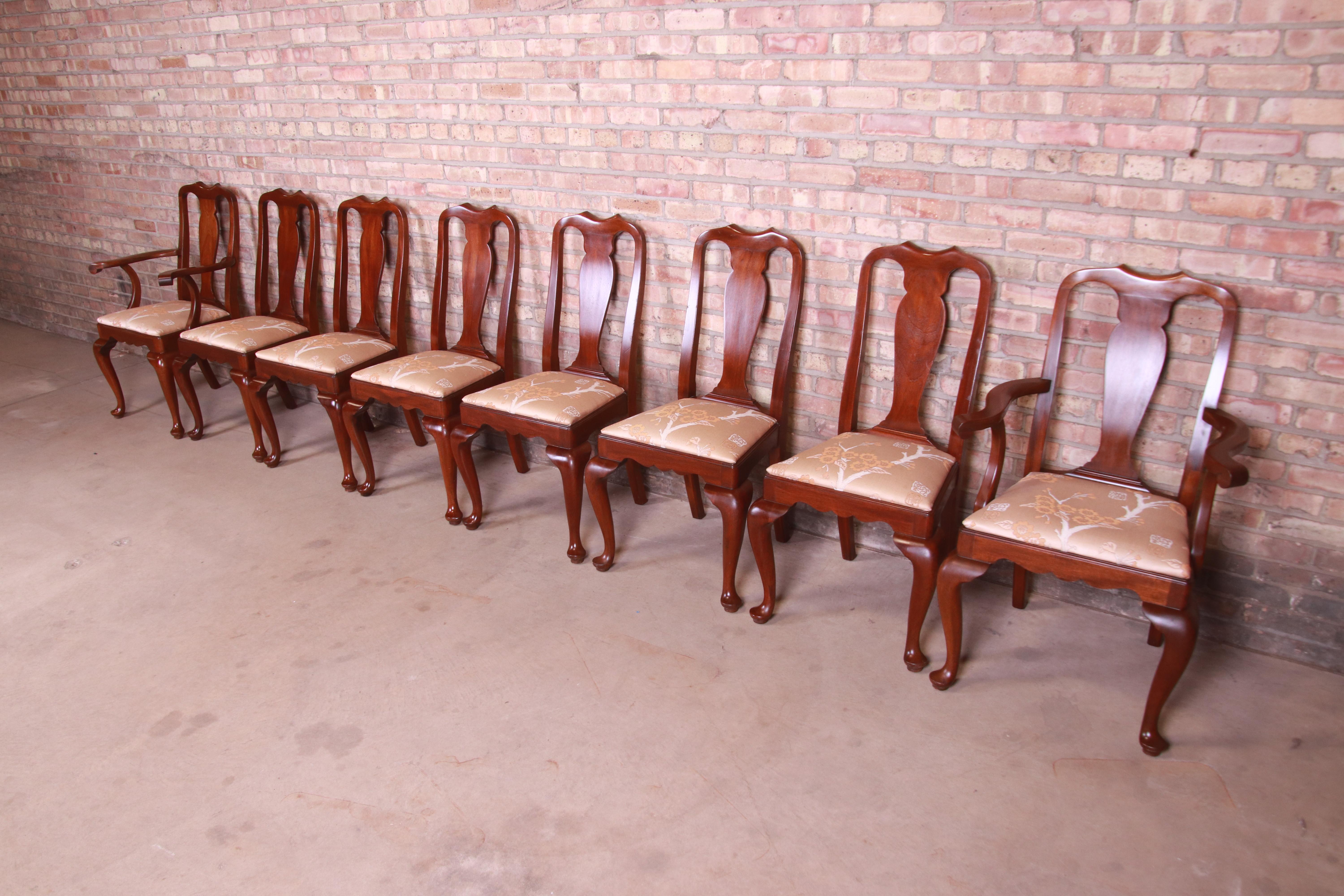 Henkel Harris Queen Anne Mahogany Dining Chairs, Set of Eight In Good Condition In South Bend, IN