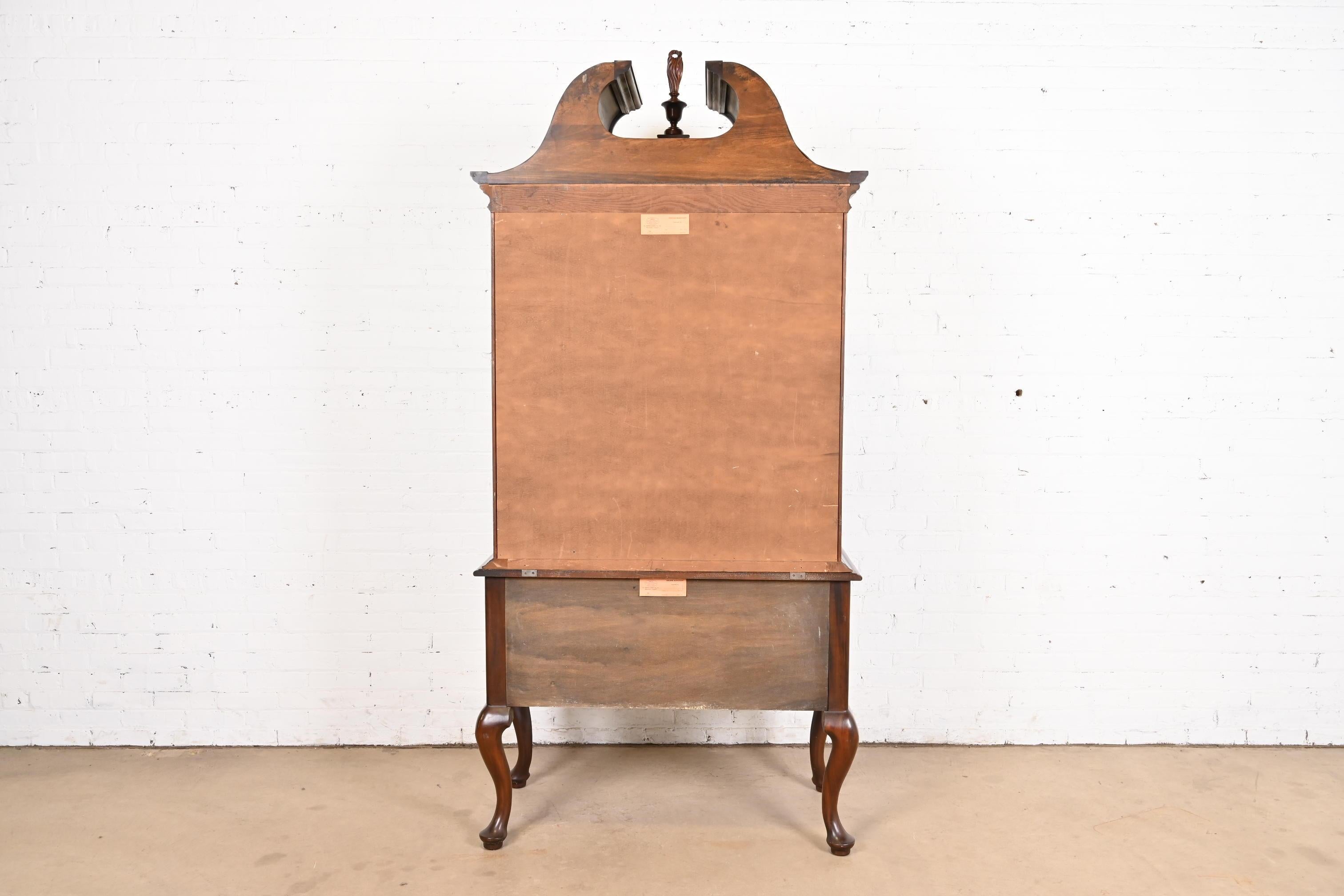 Henkel Harris Queen Anne Mahogany Highboy Dresser, 1977 For Sale 6