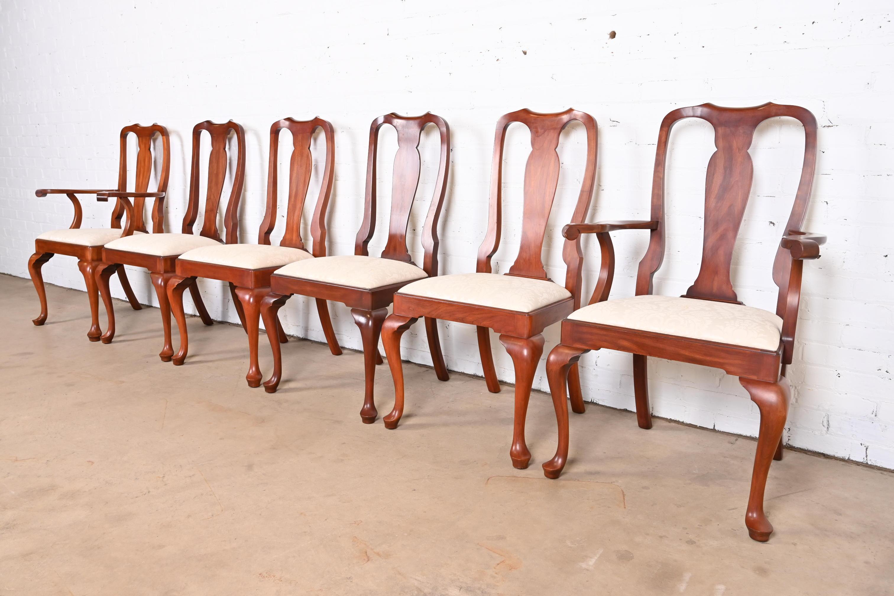 Henkel Harris Queen Anne Solid Cherry Wood Dining Chairs, Set of Six In Good Condition For Sale In South Bend, IN