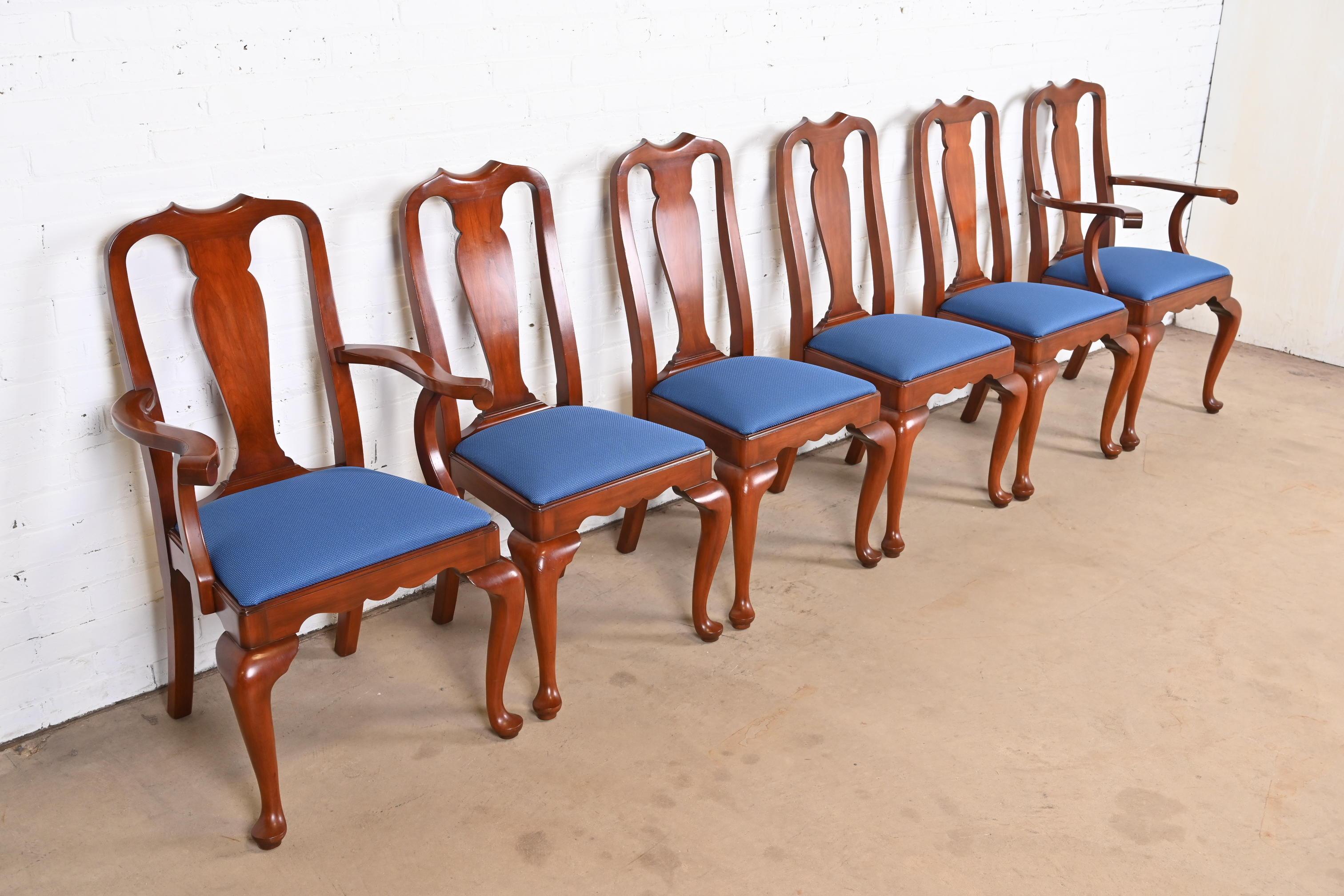 20th Century Henkel Harris Queen Anne Solid Cherry Wood Dining Chairs, Set of Six For Sale