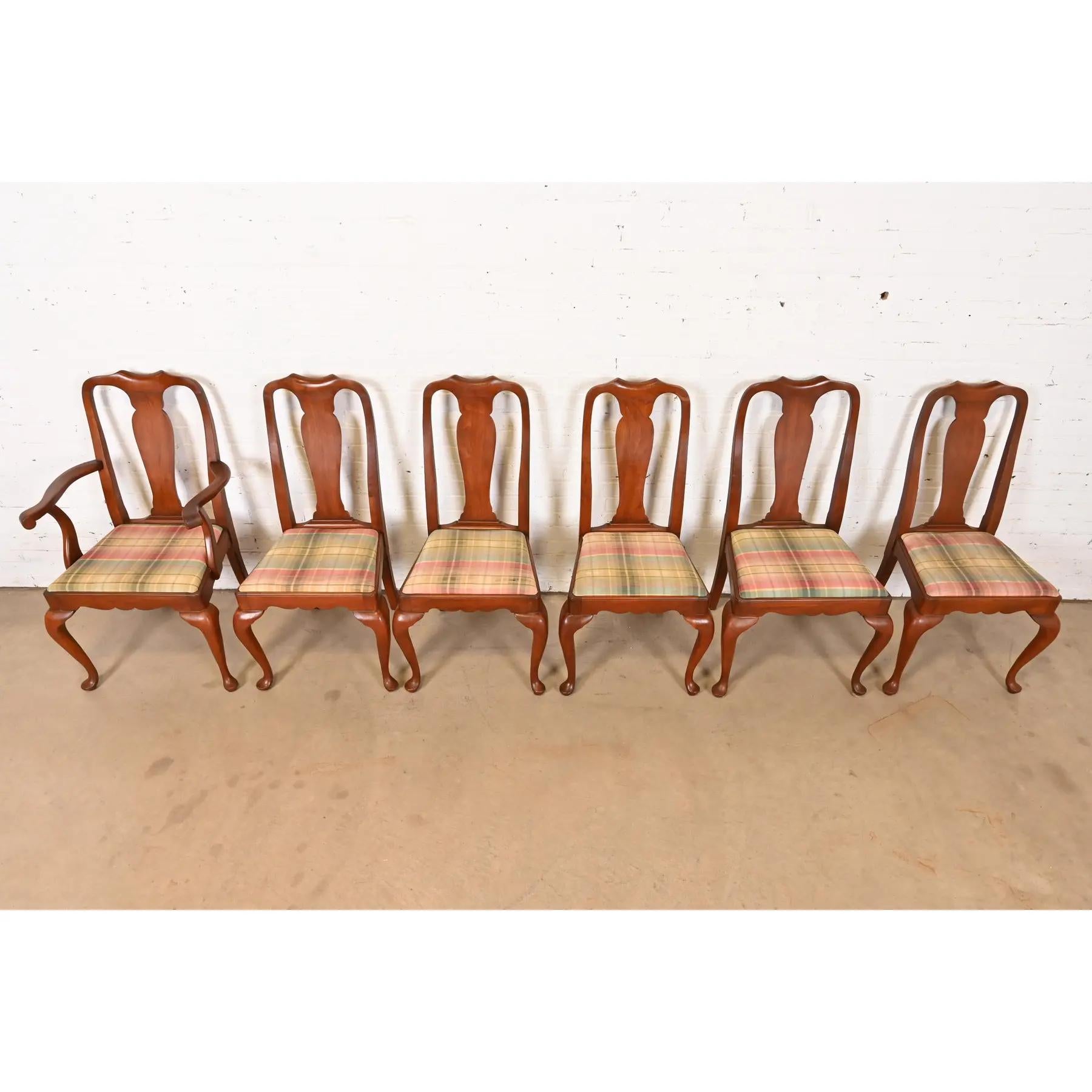 Henkel Harris Queen Anne Esszimmerstühle aus massivem Kirschbaumholz, Sechser-Set (Ende des 20. Jahrhunderts) im Angebot