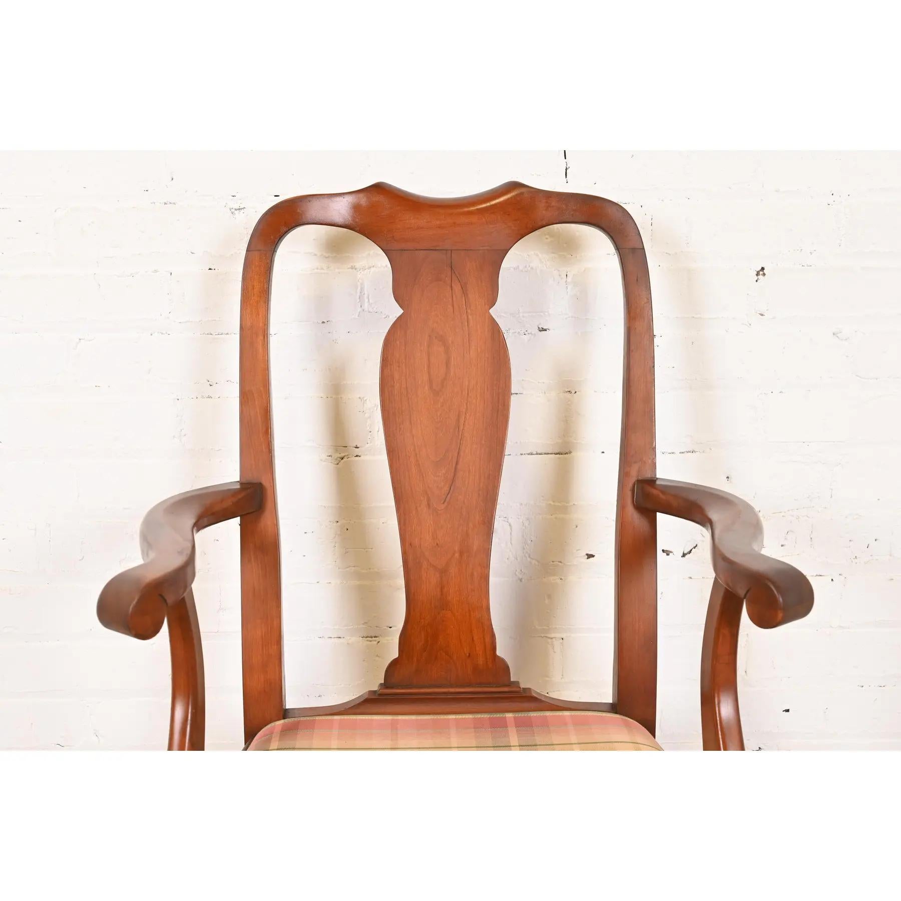 Henkel Harris Queen Anne Esszimmerstühle aus massivem Kirschbaumholz, Sechser-Set (Polster) im Angebot