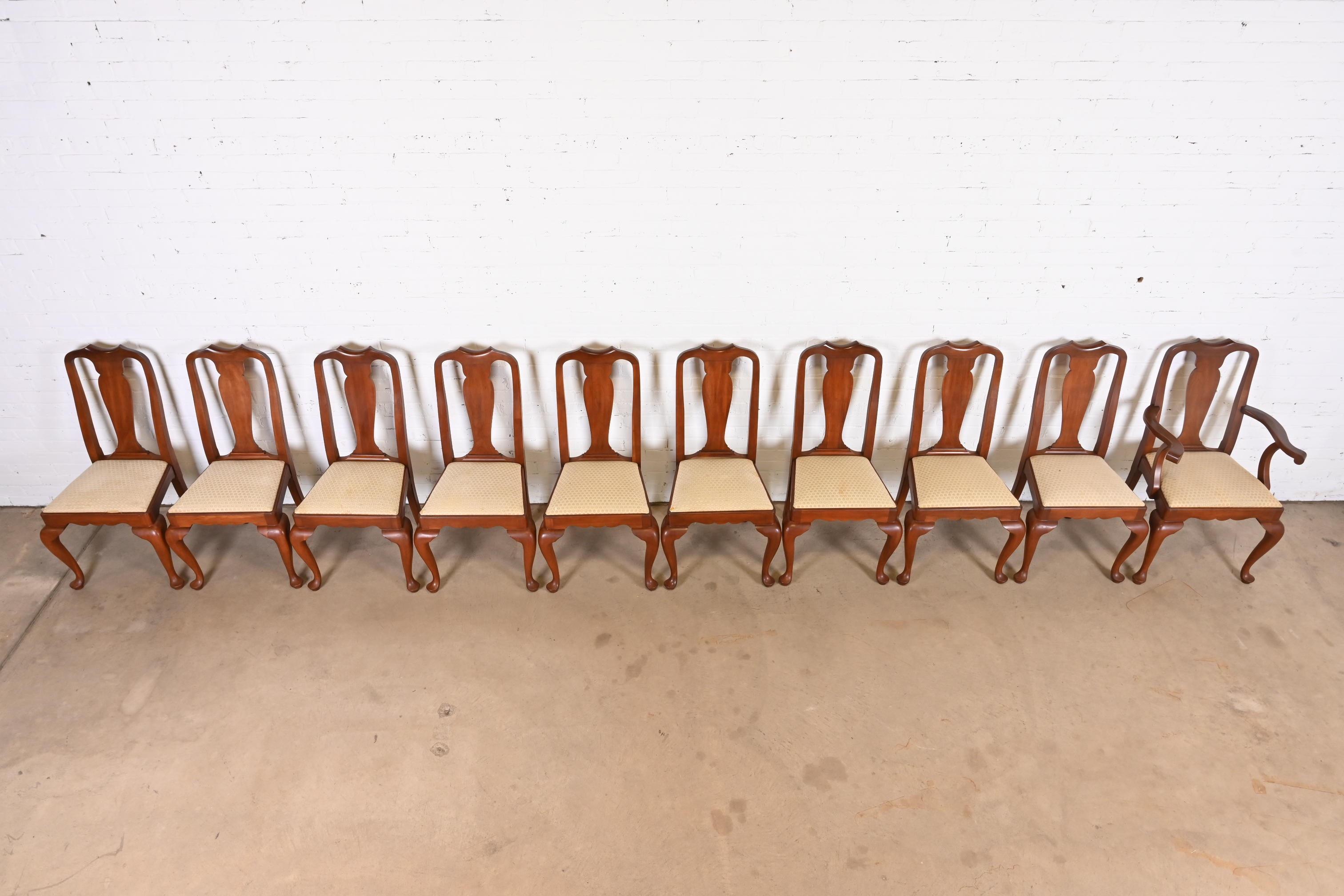 Henkel Harris Queen Anne Solid Cherry Wood Dining Chairs, Set of Ten In Good Condition In South Bend, IN