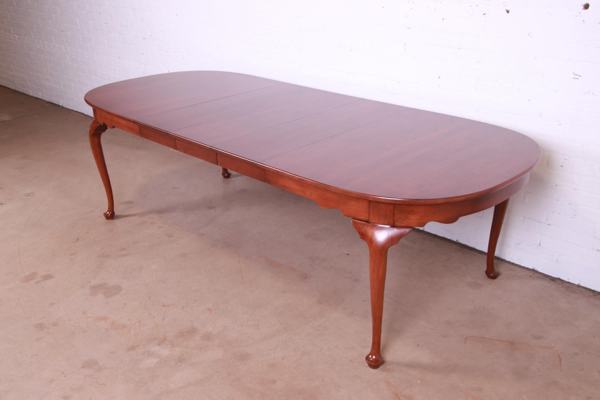 Henkel Harris Queen Anne Solid Cherry Wood Extension Dining Table In Good Condition In South Bend, IN