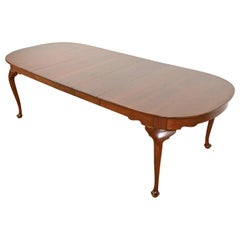 Table de salle à manger à rallonge en bois de cerisier massif, Henkel Harris Refinished, Queen Anne