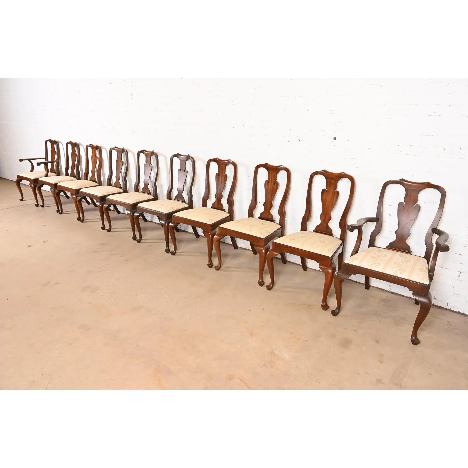 Paire de fauteuils ou de chaises de capitaine de salle à manger en acajou massif de Queen Anne Harris en vente 7