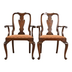 Paire de fauteuils ou de chaises de salle à manger en acajou massif de Queen Anne, Henkel Harris