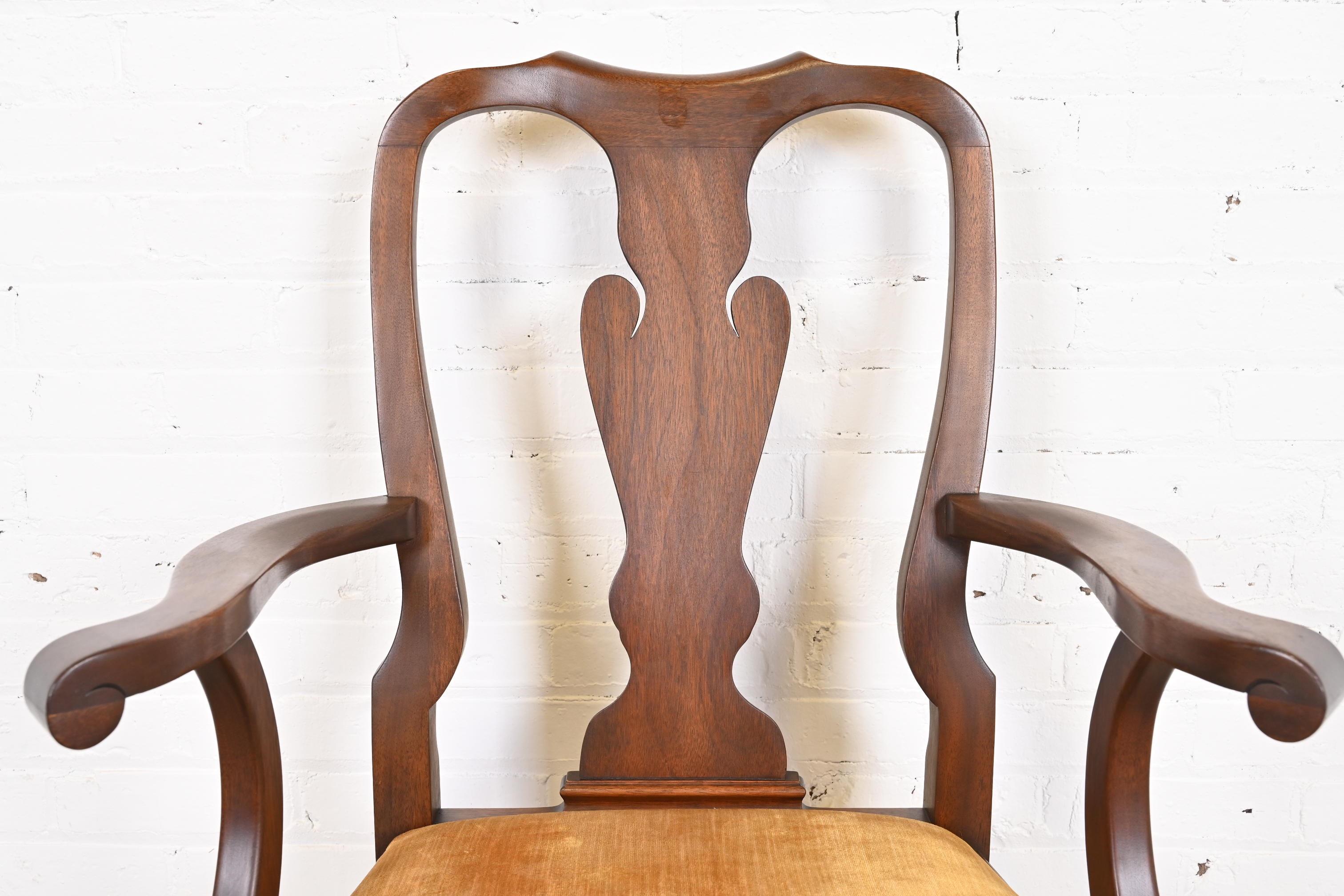 Henkel Harris Queen Anne Solid Mahogany Dining Chairs, Set of Eight For Sale 4