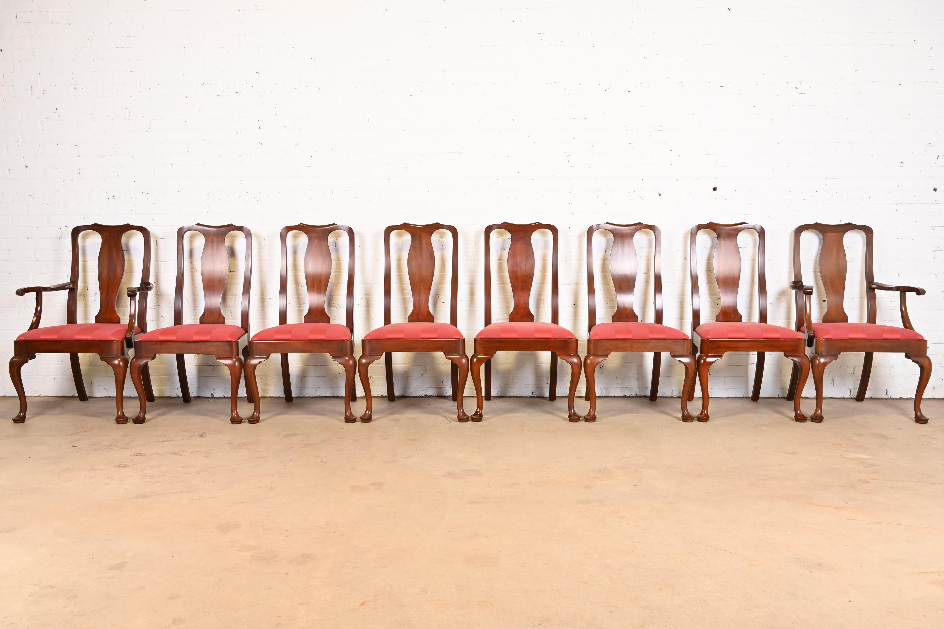 Américain Henkel Harris Queen Anne ensemble de huit chaises de salle à manger en acajou massif en vente