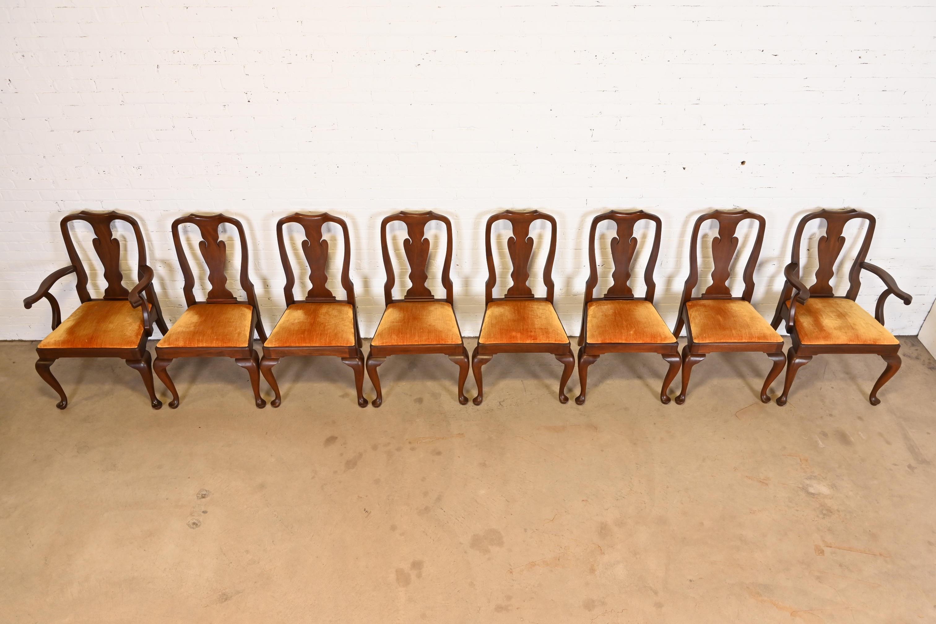 Henkel Harris Queen Anne ensemble de huit chaises de salle à manger en acajou massif Bon état - En vente à South Bend, IN