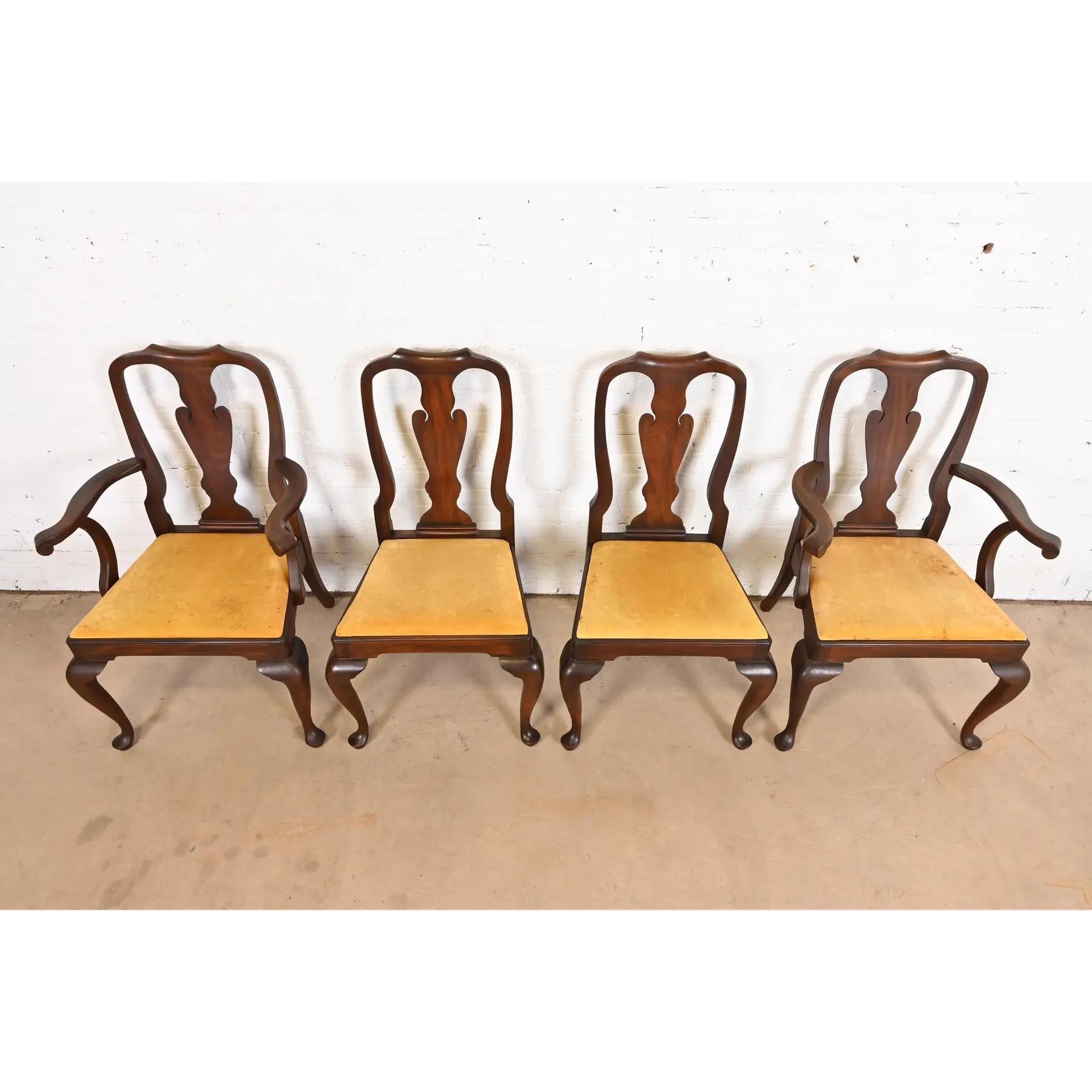 Henkel Harris Queen Anne Solid Mahogany Dining Chairs, Set of Four In Good Condition For Sale In South Bend, IN