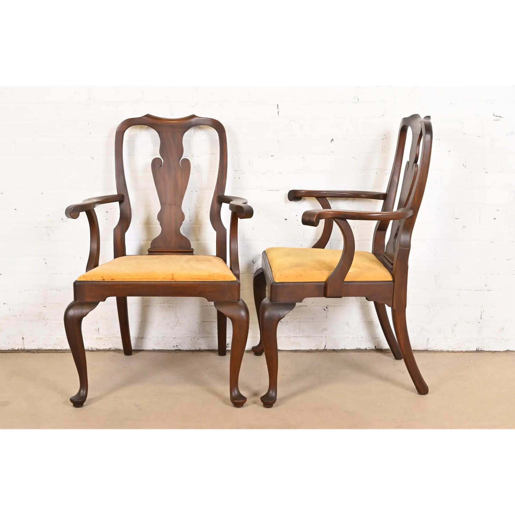 Henkel Harris Queen Anne Solid Mahogany Dining Chairs, Set of Four For Sale 2
