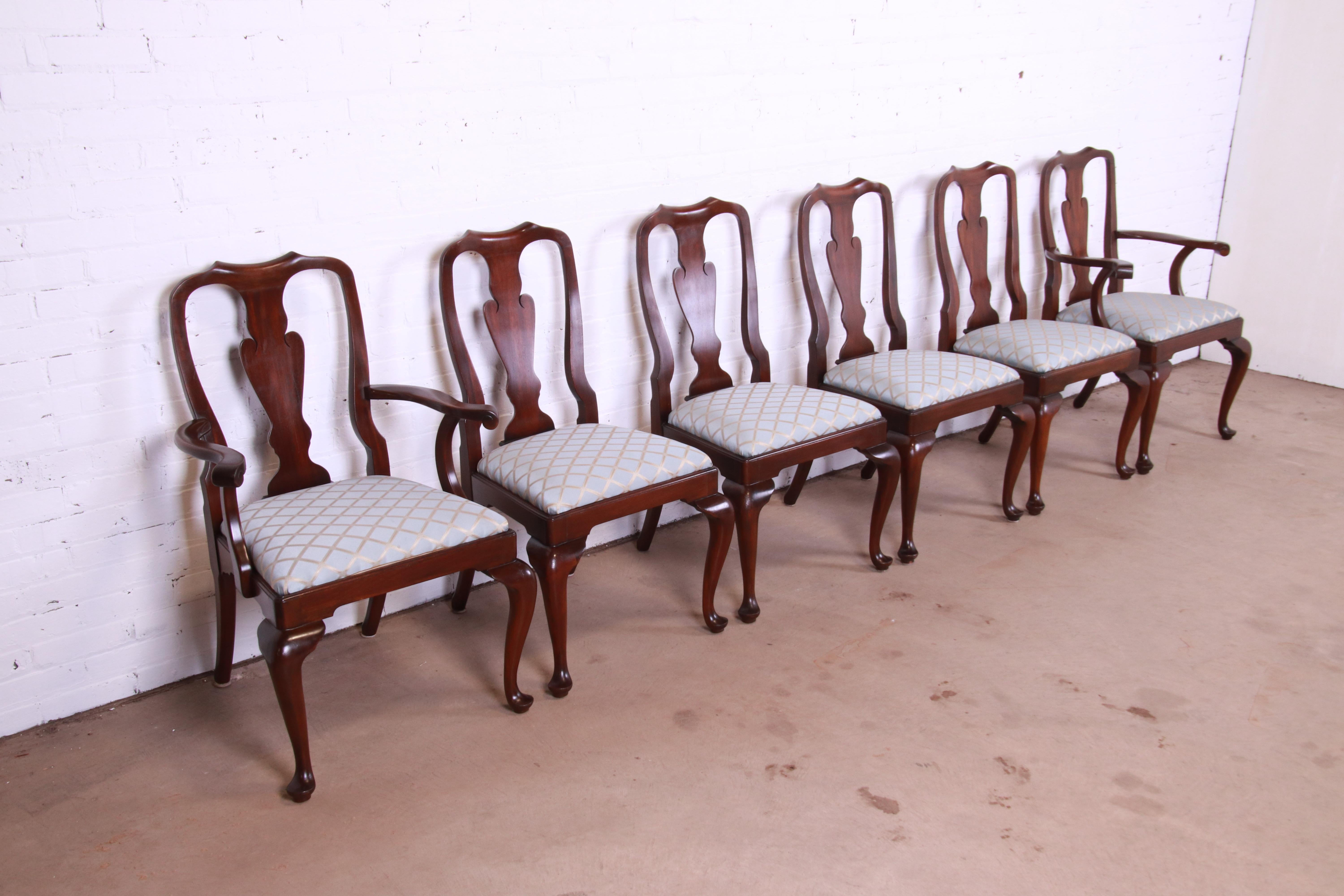 Henkel Harris Queen Anne Solid Mahogany Dining Chairs, Set of Six In Good Condition In South Bend, IN