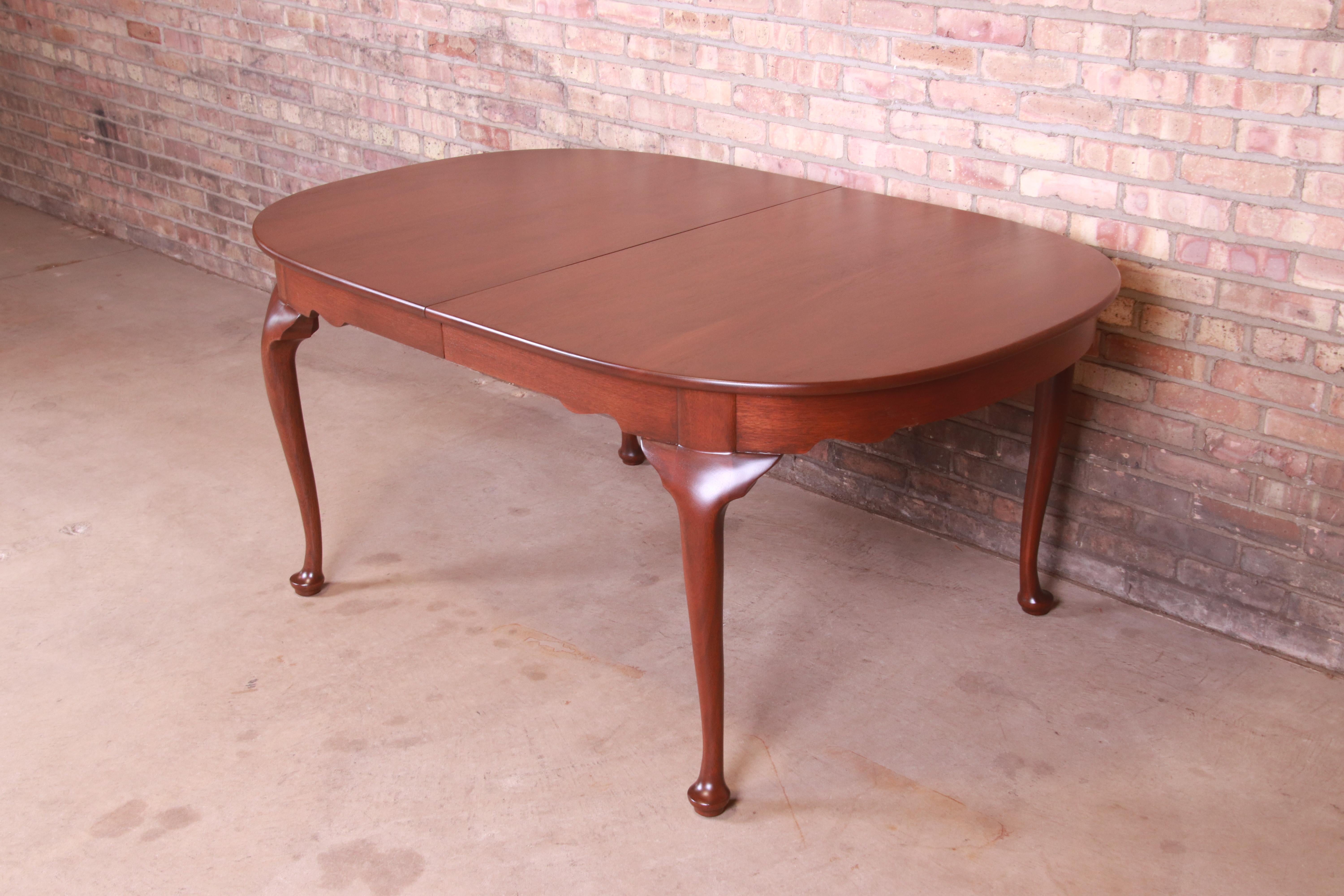 Henkel Harris Queen Anne Solid Mahogany Extension Dining Table, Newly Refinished For Sale 2