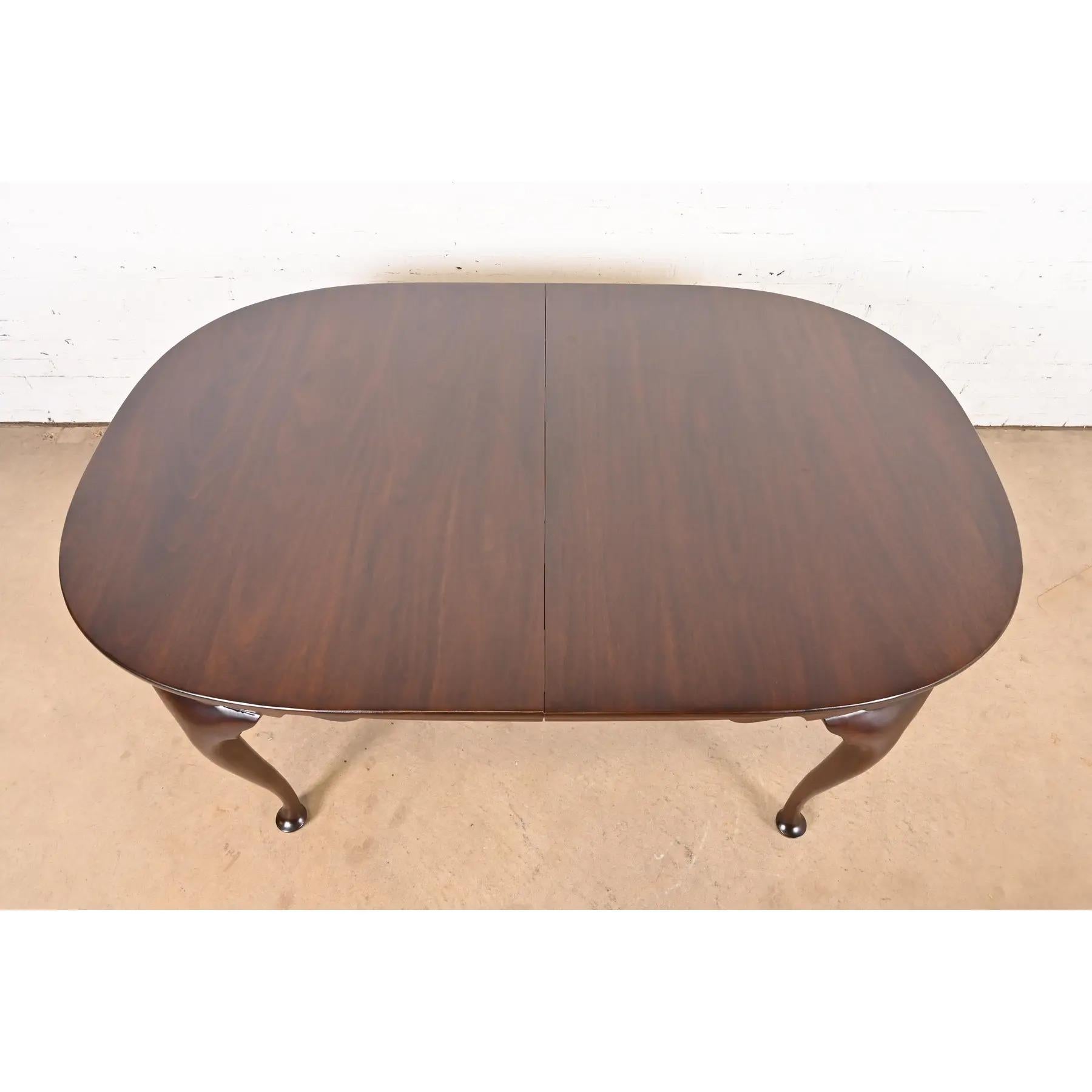 Henkel Harris Queen Anne Solid Mahogany Extension Dining Table, Newly Refinished For Sale 5