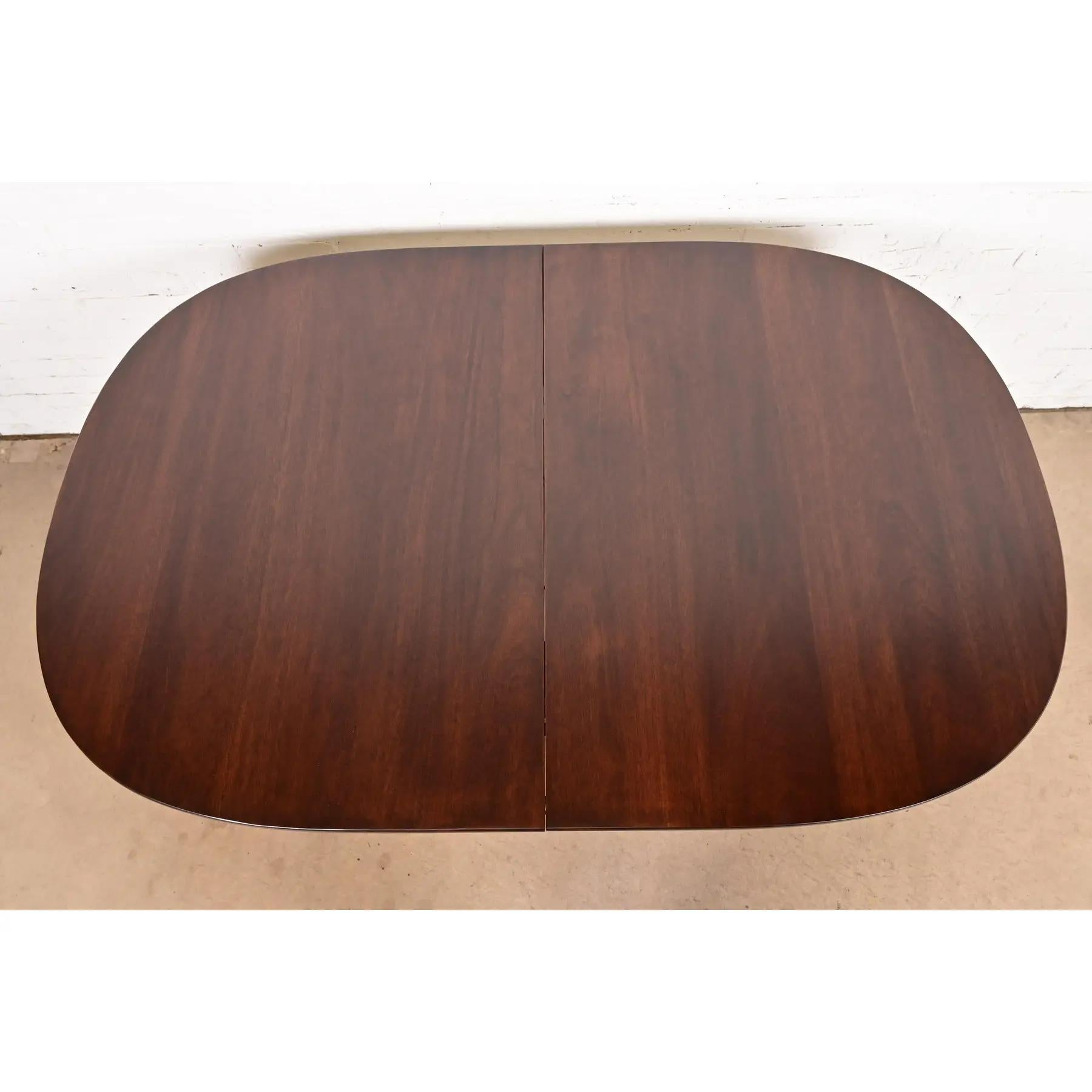 Henkel Harris Queen Anne table de salle à manger à rallonge en acajou massif, nouvellement revernie en vente 4