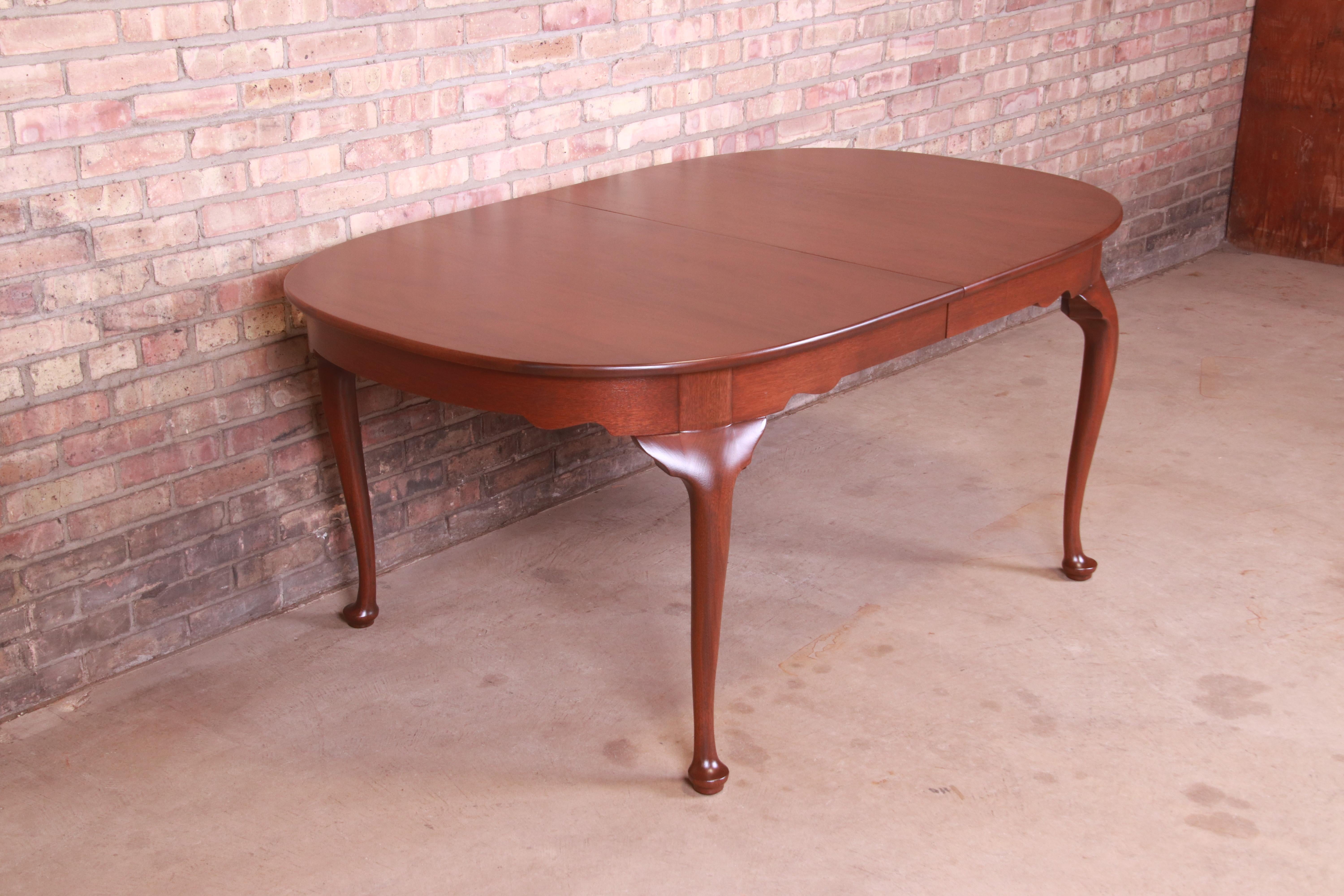 Henkel Harris Queen Anne Solid Mahogany Extension Dining Table, Newly Refinished For Sale 4