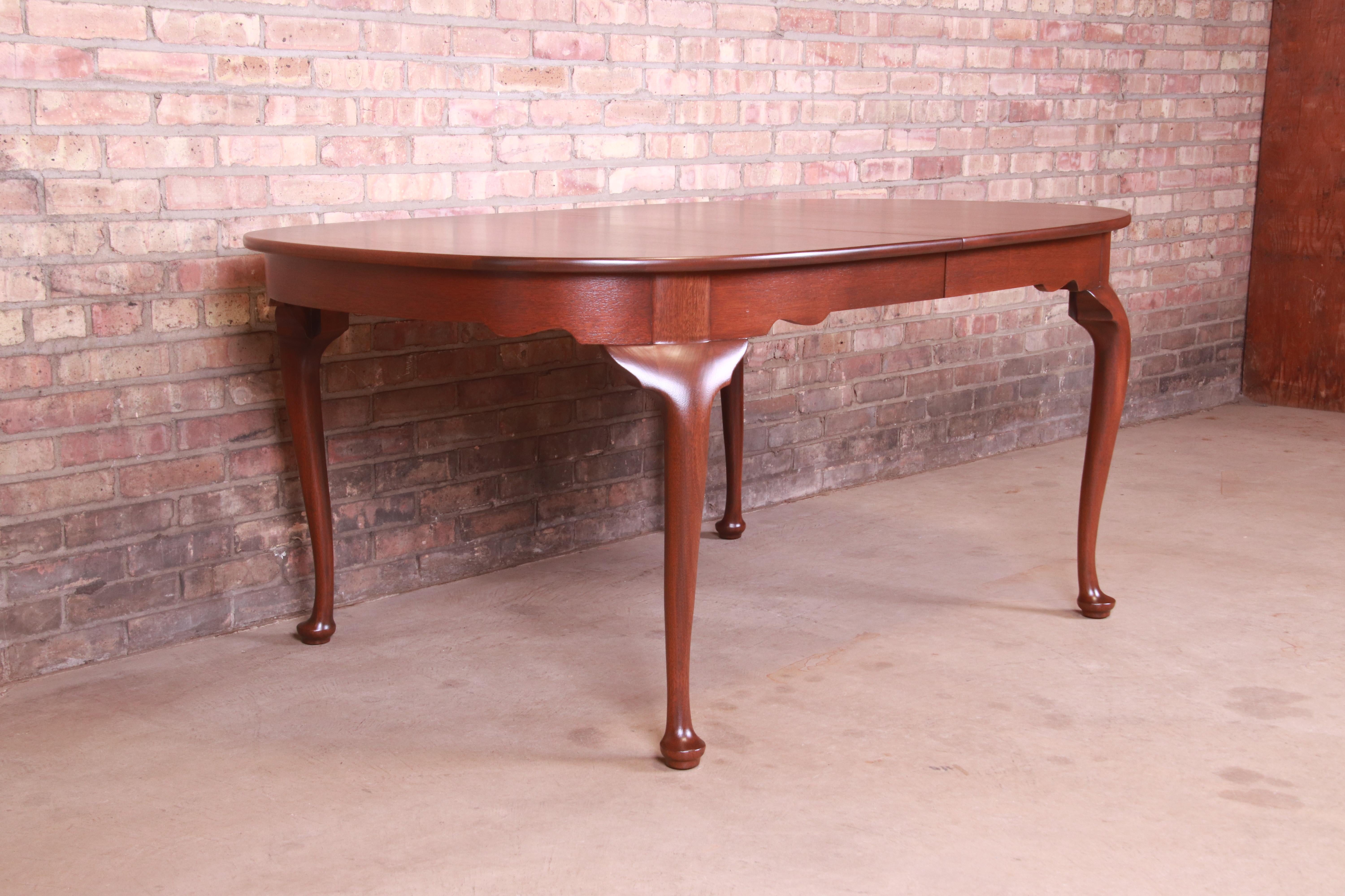 Henkel Harris Queen Anne Solid Mahogany Extension Dining Table, Newly Refinished For Sale 5