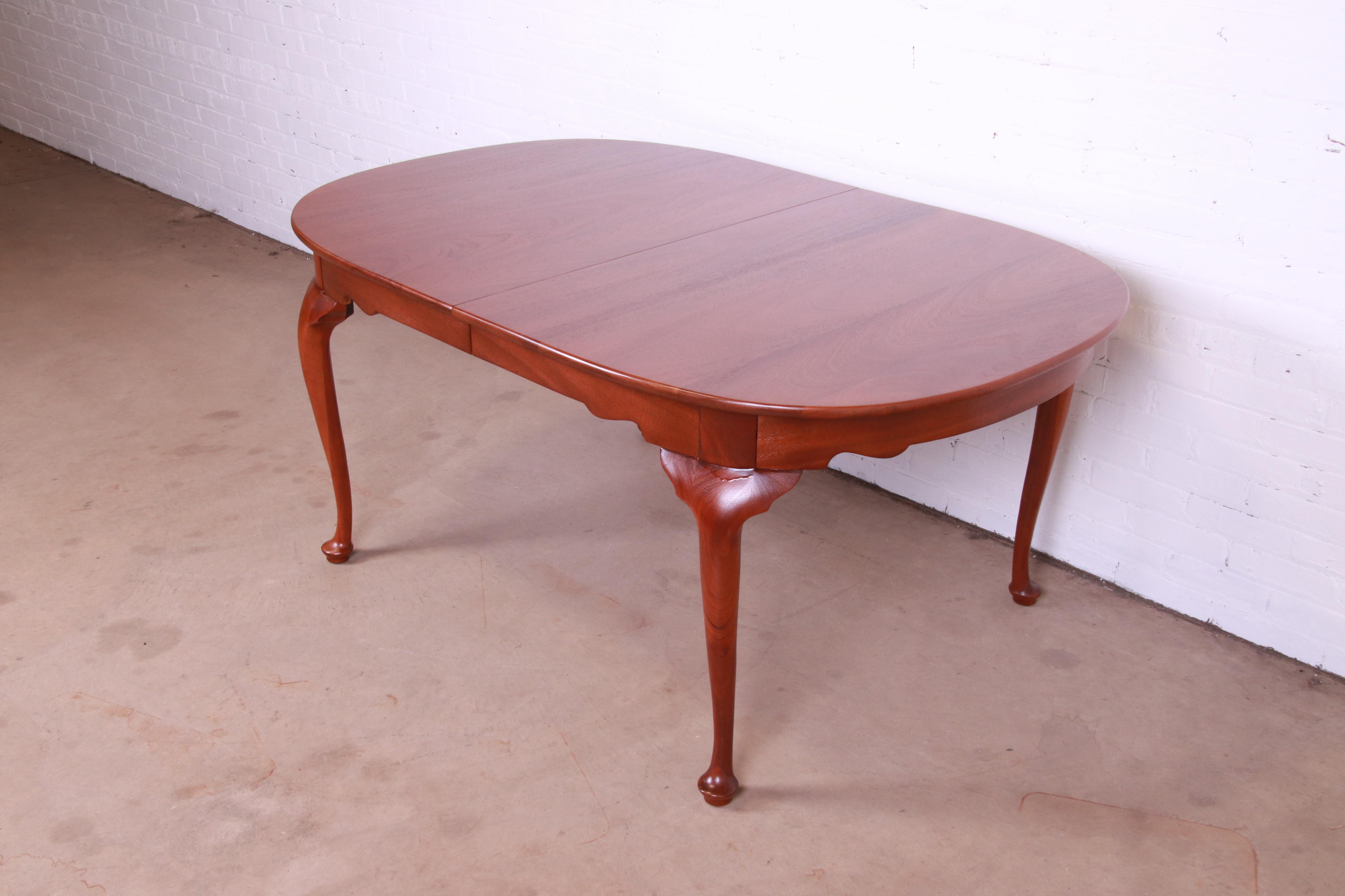 Henkel Harris Queen Anne Solid Mahogany Extension Dining Table, Newly Refinished For Sale 5