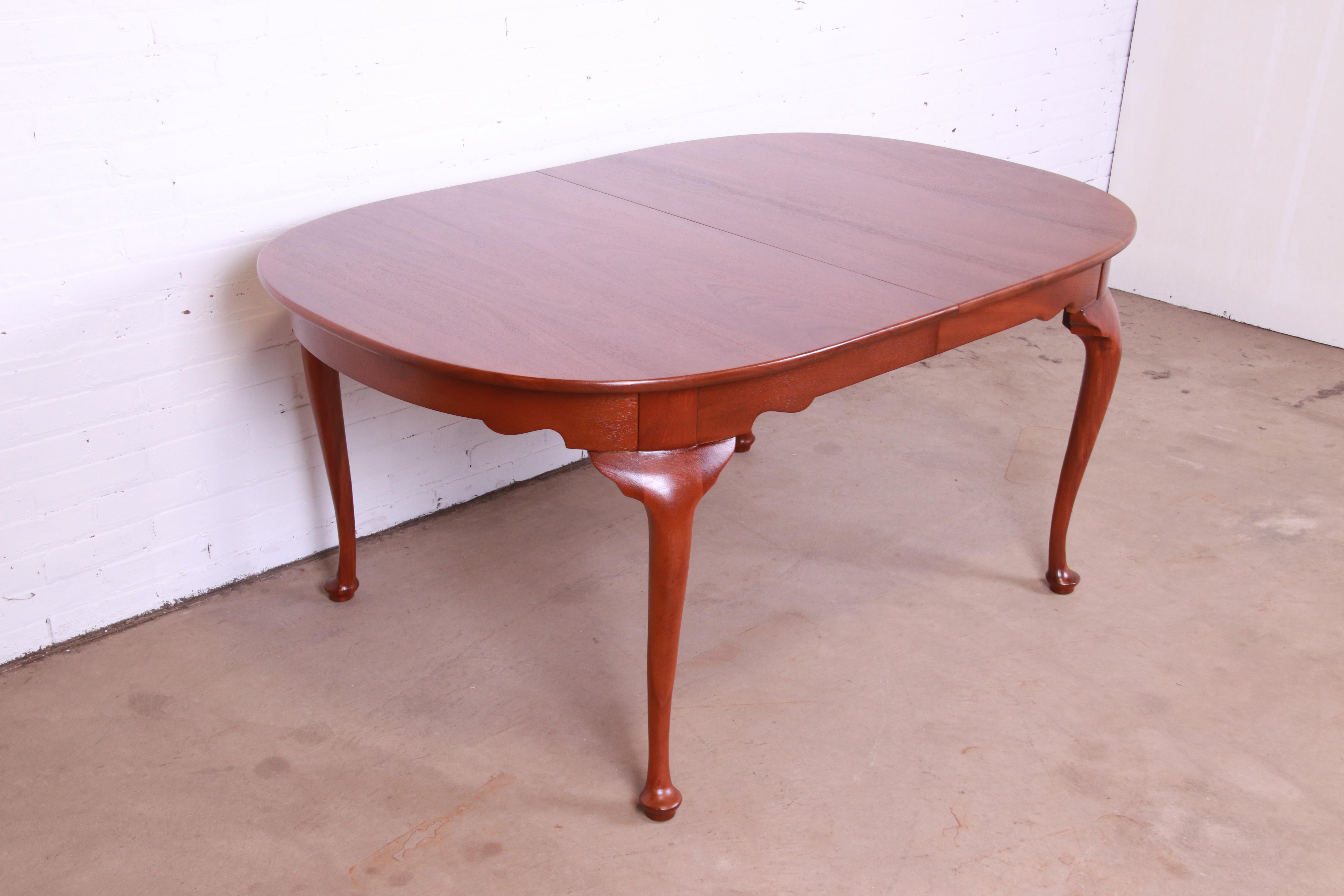 Henkel Harris Queen Anne Solid Mahogany Extension Dining Table, Newly Refinished For Sale 8